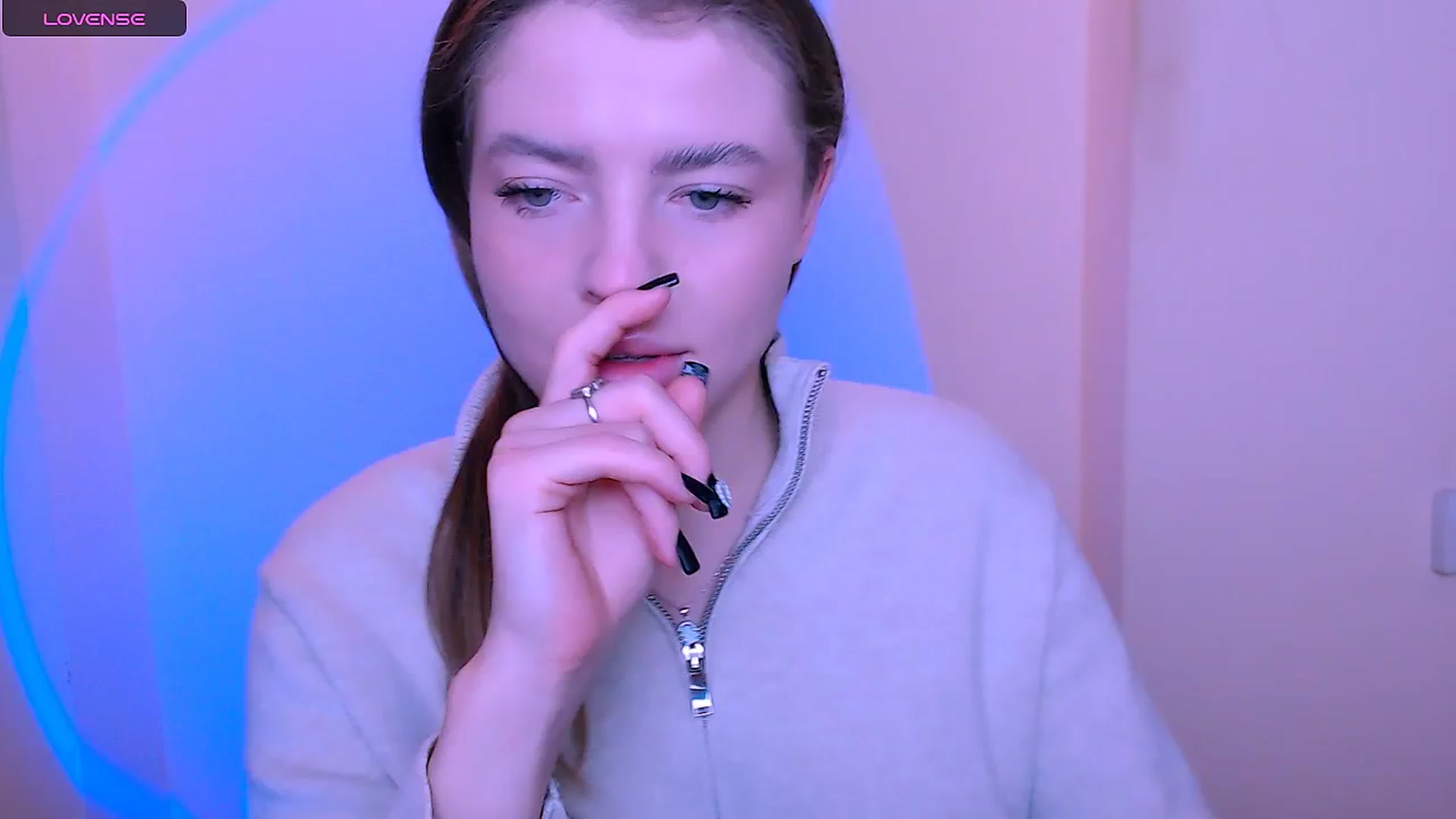 Gallery image thumbnail from MissOli_'s myfreecams stream on, 12/21/2025, 10:07 image 17 of 20