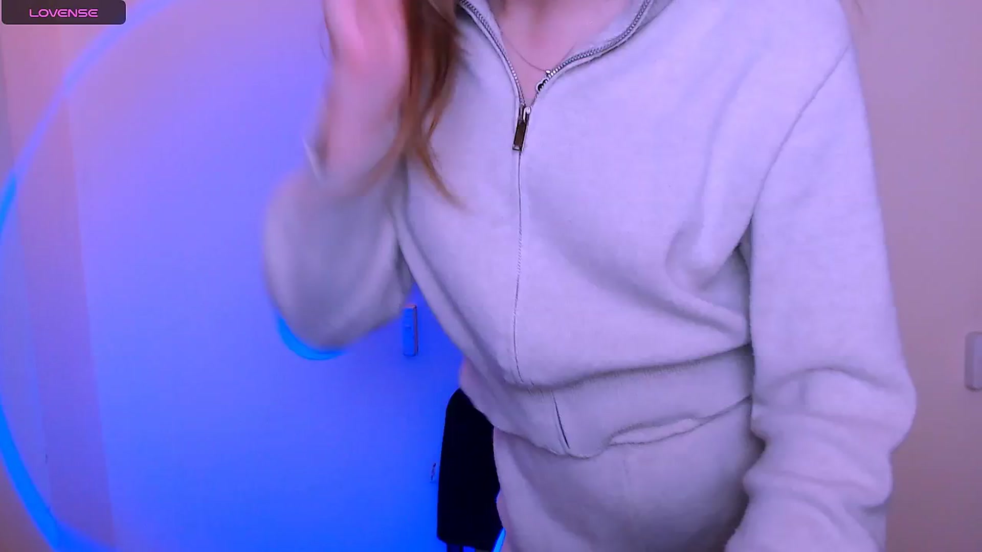 Gallery image thumbnail from MissOli_'s myfreecams stream on, 12/21/2025, 10:07 image 15 of 20