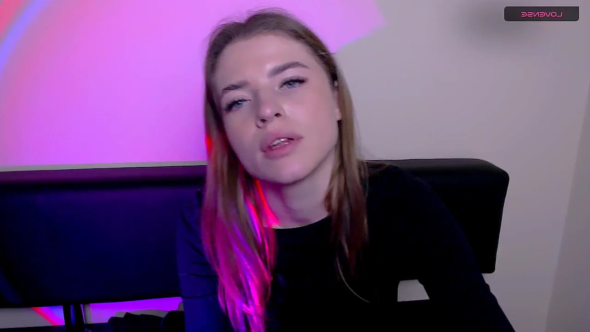 Gallery image thumbnail from MissOli_'s myfreecams stream on, 12/30/2025, 11:41 image 8 of 20