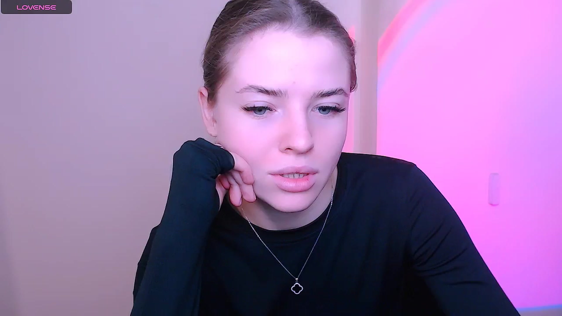 Gallery image thumbnail from MissOli_'s myfreecams stream on, 01/05/2026, 11:36 image 17 of 20