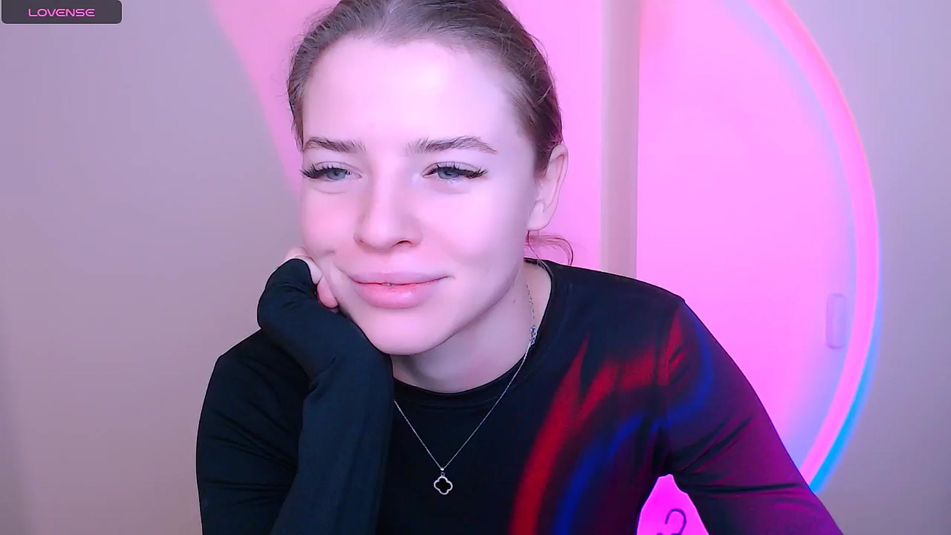 Gallery image thumbnail from MissOli_'s myfreecams stream on, 01/05/2026, 11:36 image 1 of 20