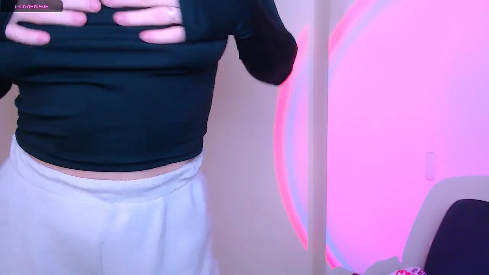 Gallery image thumbnail from MissOli_'s myfreecams stream on, 01/05/2026, 11:36 image 13 of 20