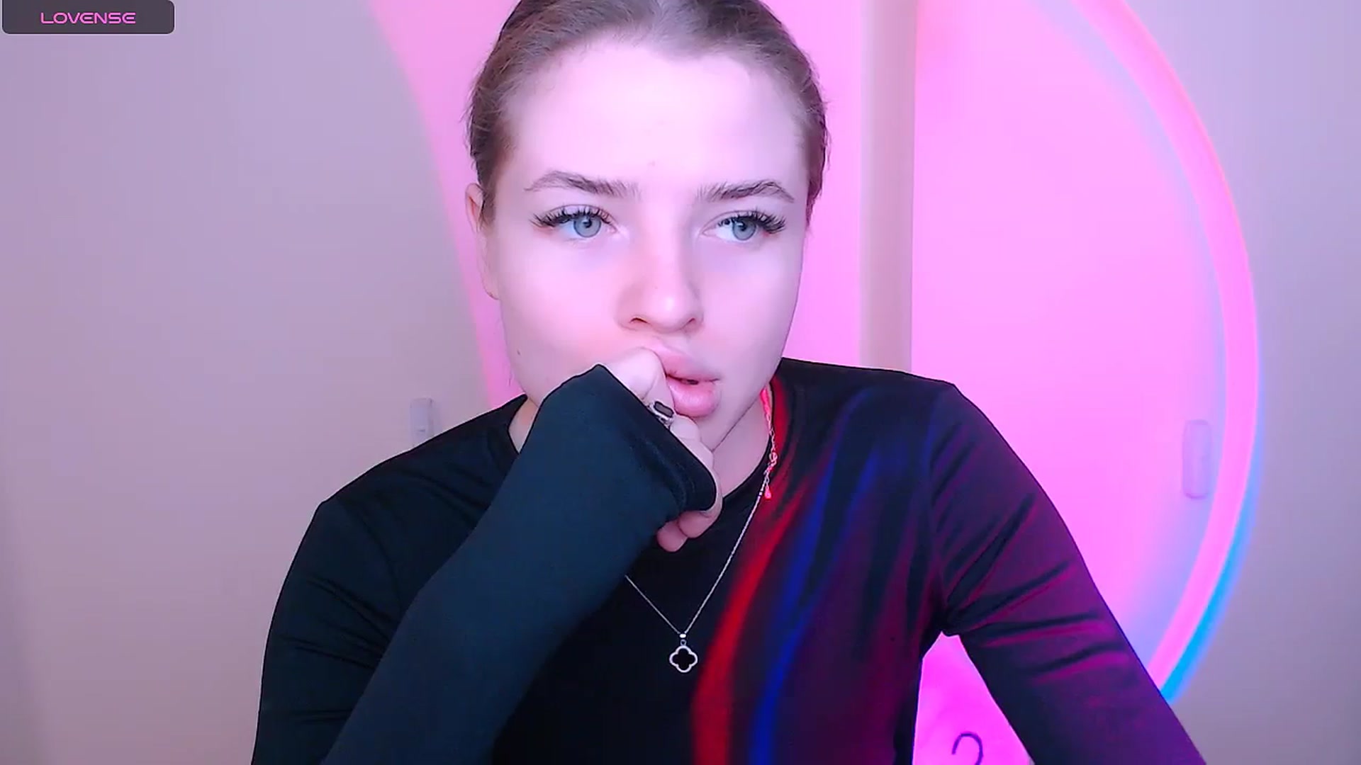 Gallery image thumbnail from MissOli_'s myfreecams stream on, 01/05/2026, 11:36 image 2 of 20