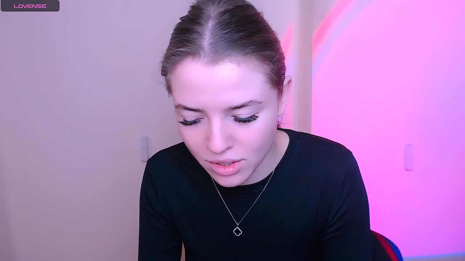 Gallery image thumbnail from MissOli_'s myfreecams stream on, 01/05/2026, 11:36 image 15 of 20