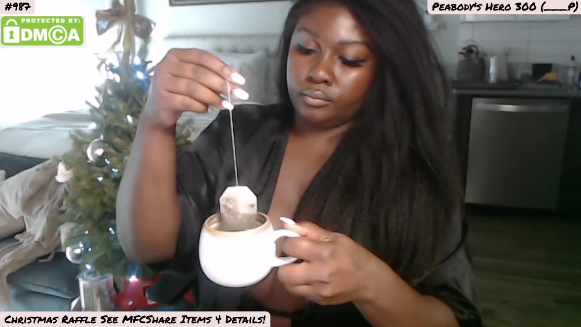 Gallery image thumbnail from MissPeabody's myfreecams stream on, 12/25/2022, 20:57 image 19 of 20