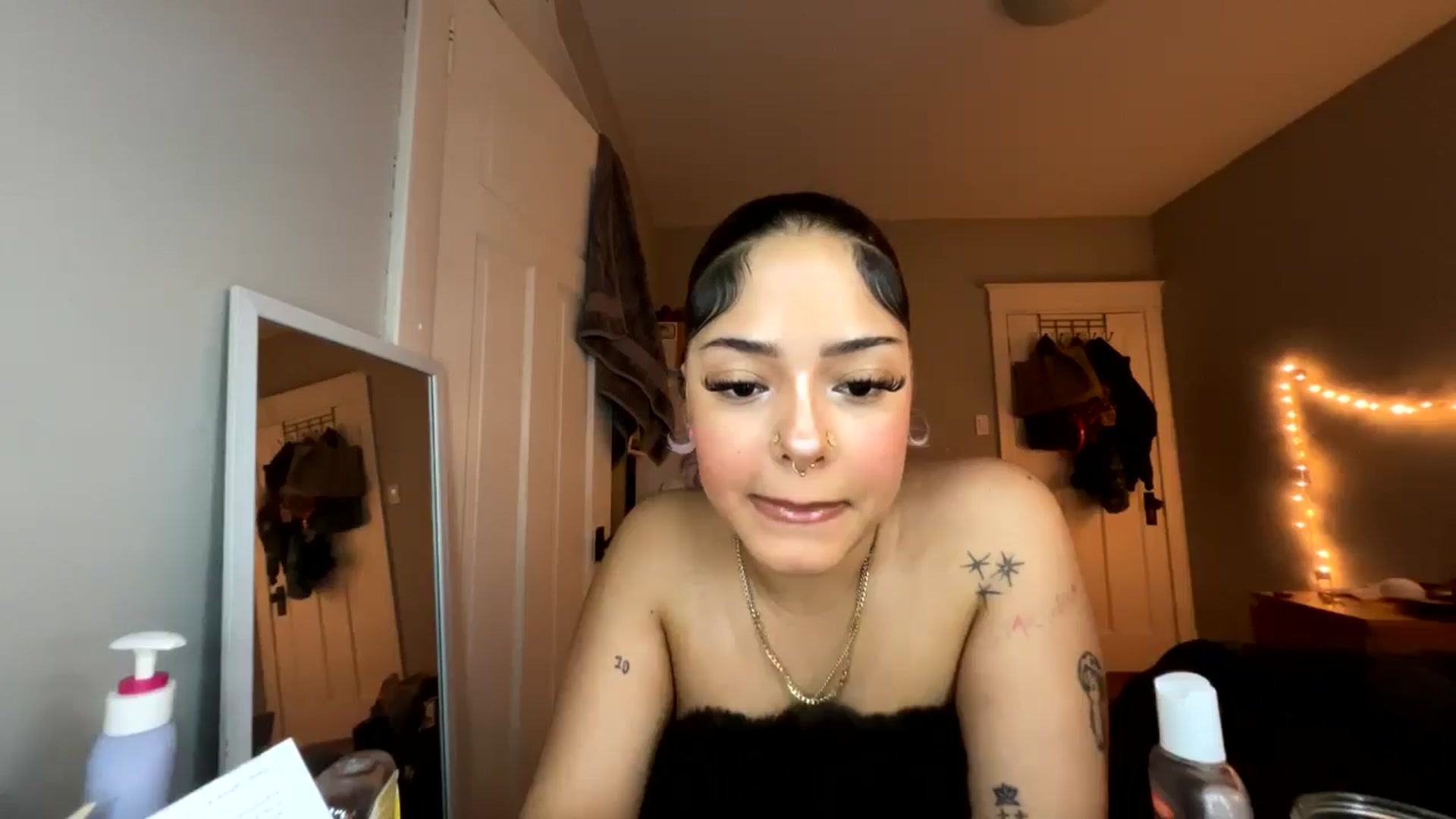 Gallery image thumbnail from MissRaquellk's myfreecams stream on, 01/21/2025, 02:09 image 8 of 20