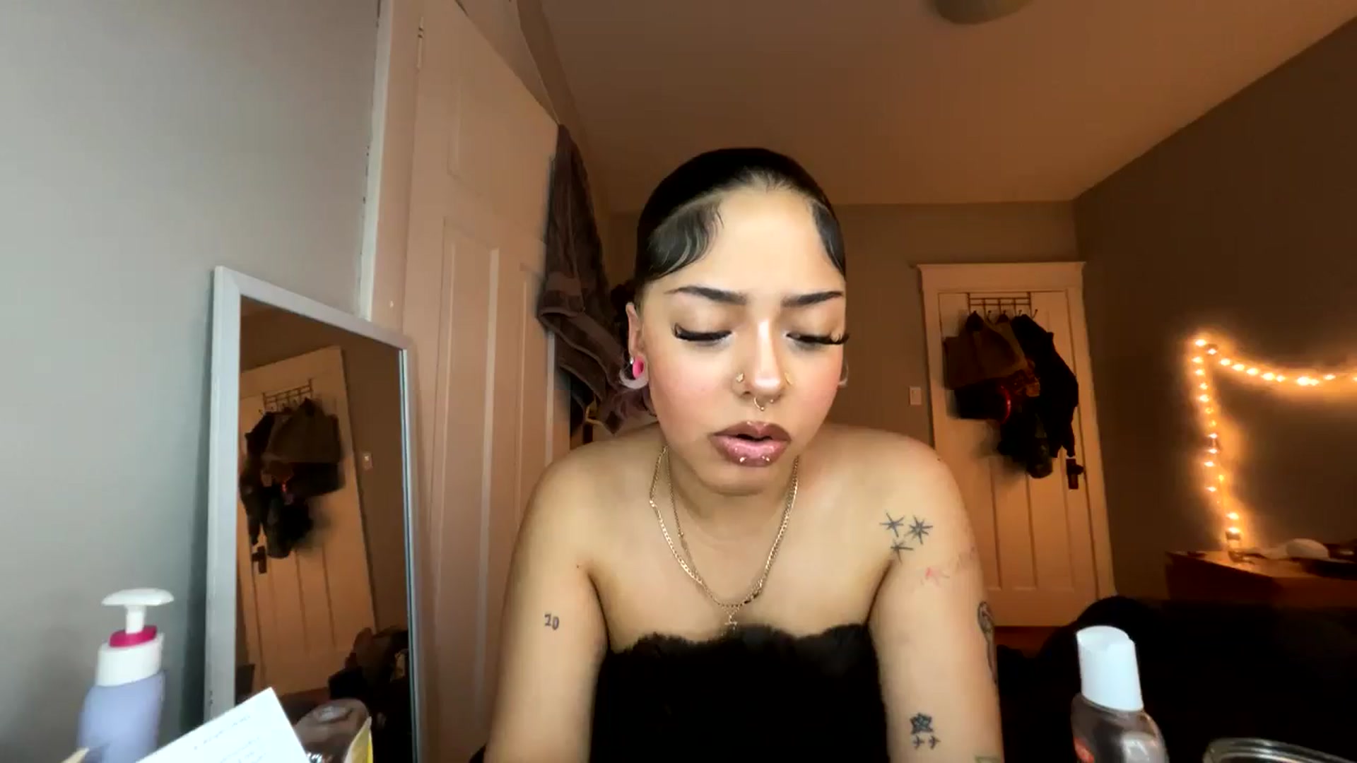 Gallery image thumbnail from MissRaquellk's myfreecams stream on, 01/21/2025, 02:09 image 6 of 20