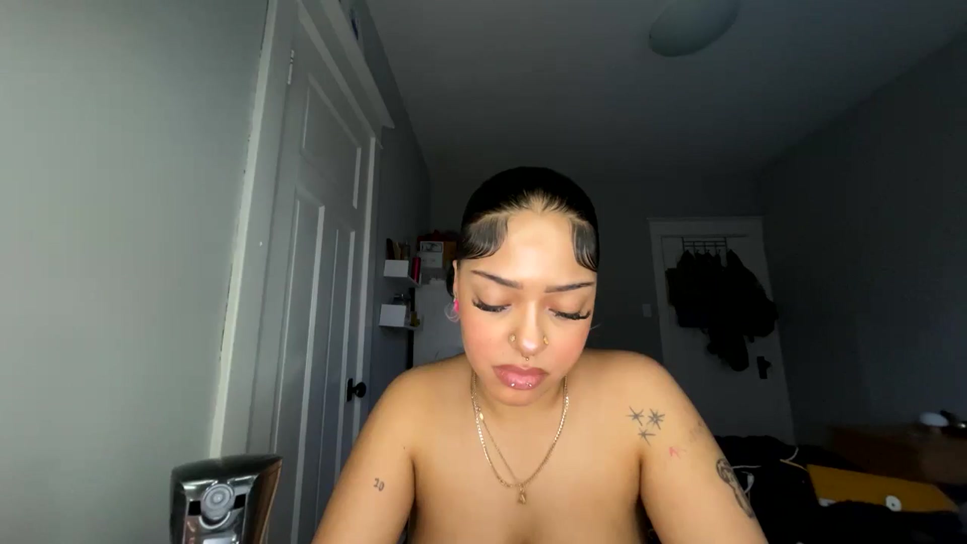 Gallery image thumbnail from MissRaquellk's myfreecams stream on, 01/21/2025, 22:41 image 4 of 20