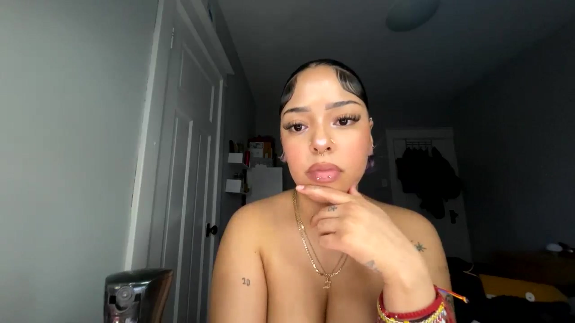 Gallery image thumbnail from MissRaquellk's myfreecams stream on, 01/21/2025, 22:41 image 11 of 20
