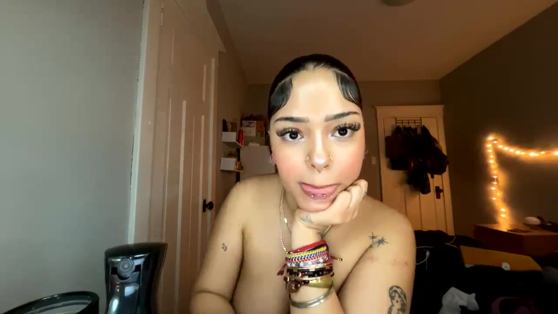Gallery image thumbnail from MissRaquellk's myfreecams stream on, 01/21/2025, 22:41 image 19 of 20