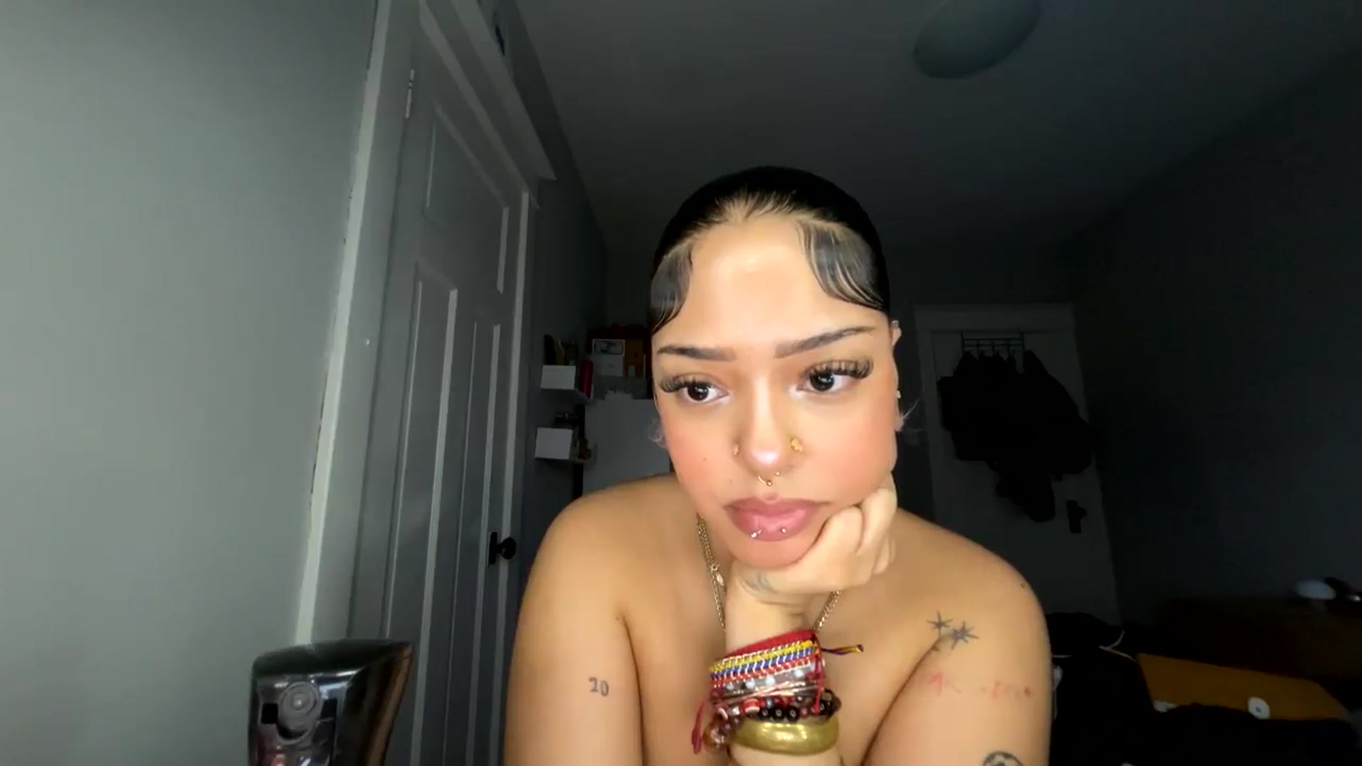 Gallery image thumbnail from MissRaquellk's myfreecams stream on, 01/21/2025, 22:41 image 9 of 20