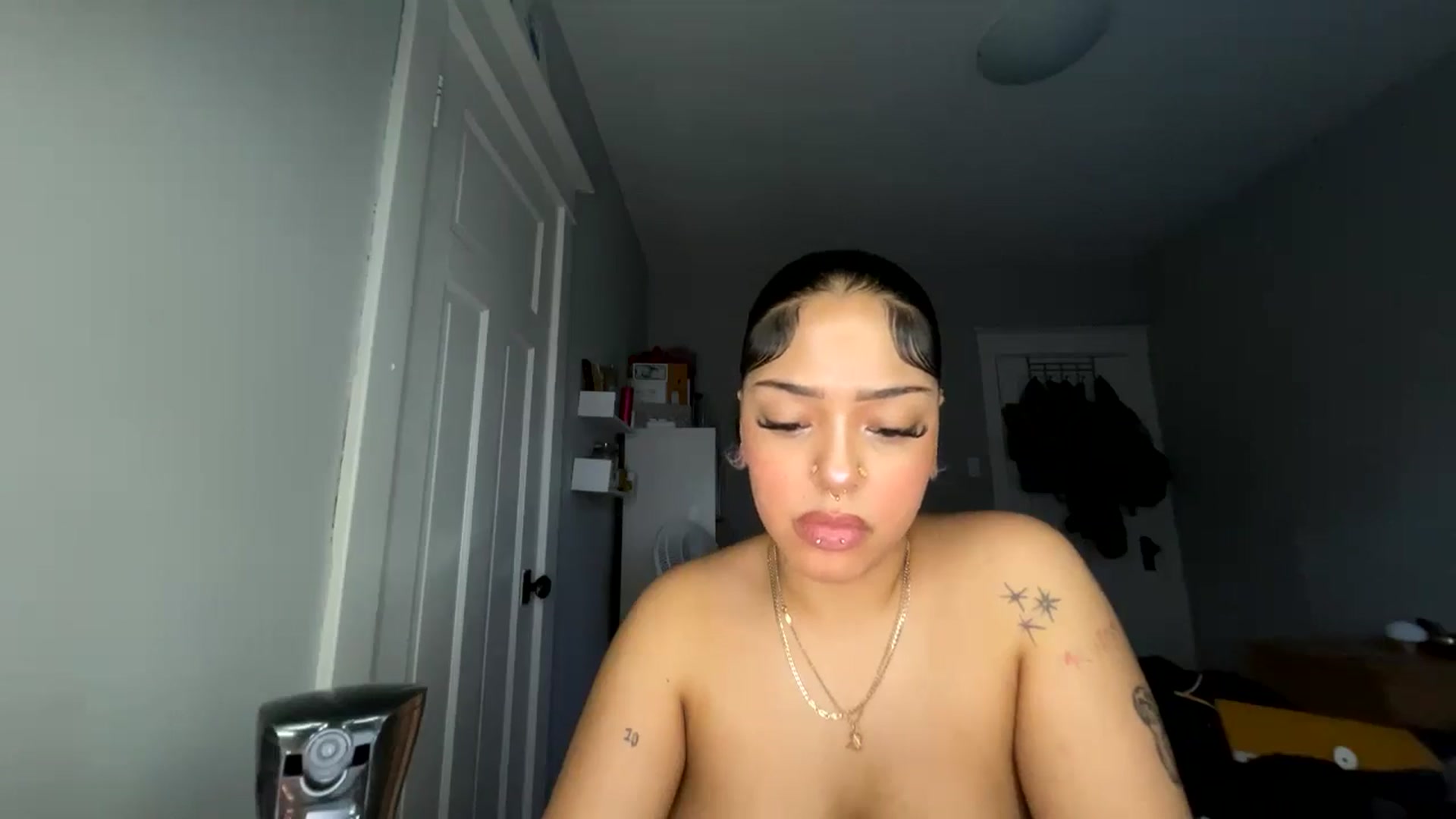 Gallery image thumbnail from MissRaquellk's myfreecams stream on, 01/21/2025, 22:41 image 6 of 20