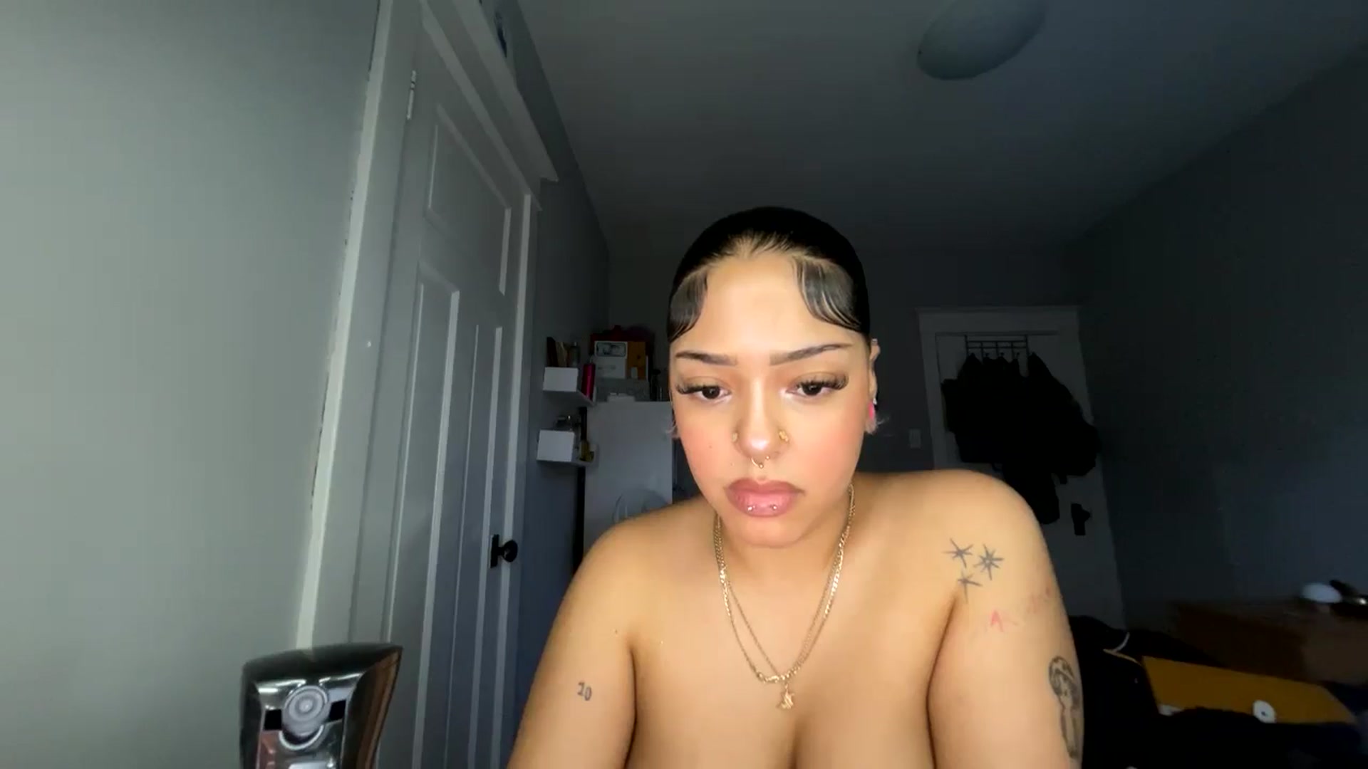 Gallery image thumbnail from MissRaquellk's myfreecams stream on, 01/21/2025, 22:41 image 3 of 20
