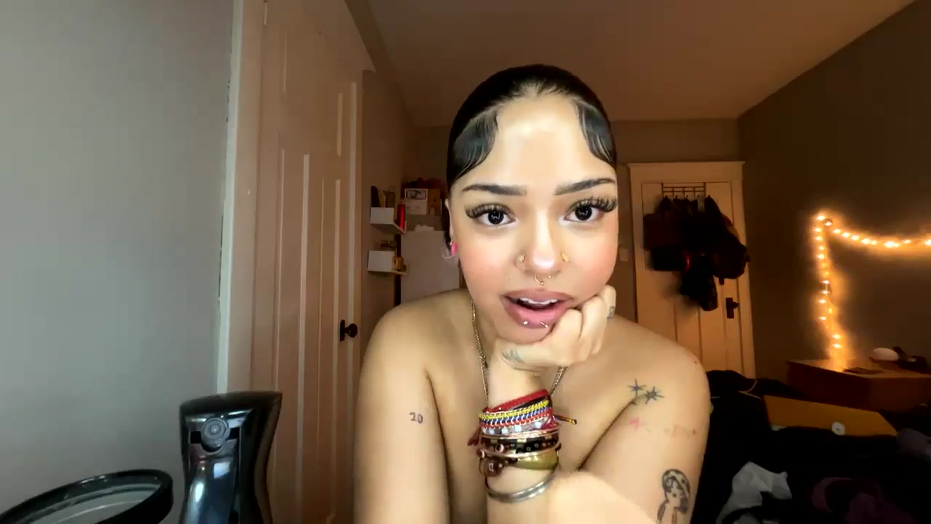 Gallery image thumbnail from MissRaquellk's myfreecams stream on, 01/21/2025, 22:41 image 20 of 20