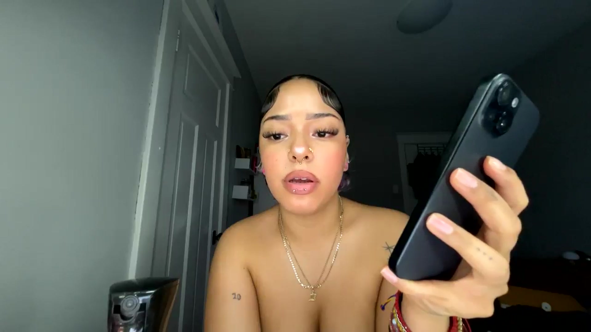 Gallery image thumbnail from MissRaquellk's myfreecams stream on, 01/21/2025, 22:41 image 8 of 20