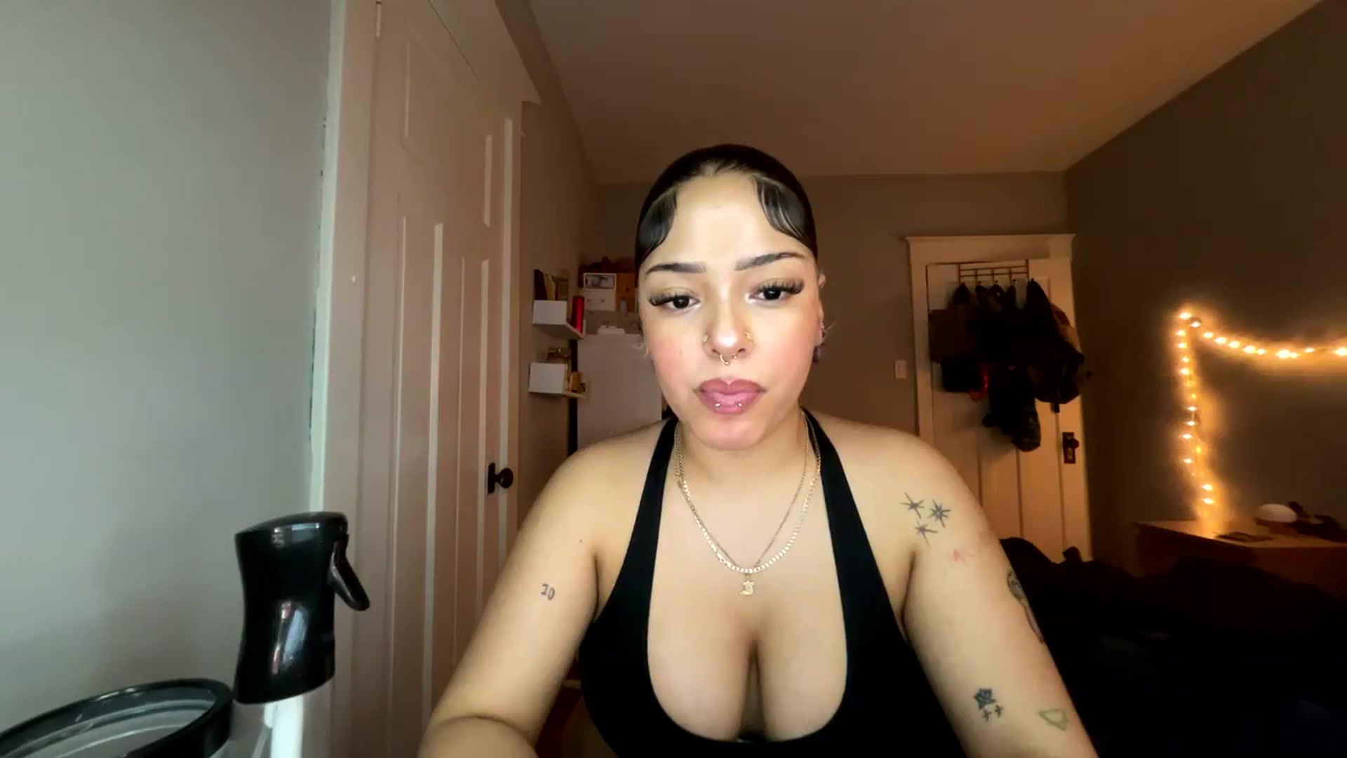 Gallery image thumbnail from MissRaquellk's myfreecams stream on, 01/21/2025, 23:13 image 11 of 20