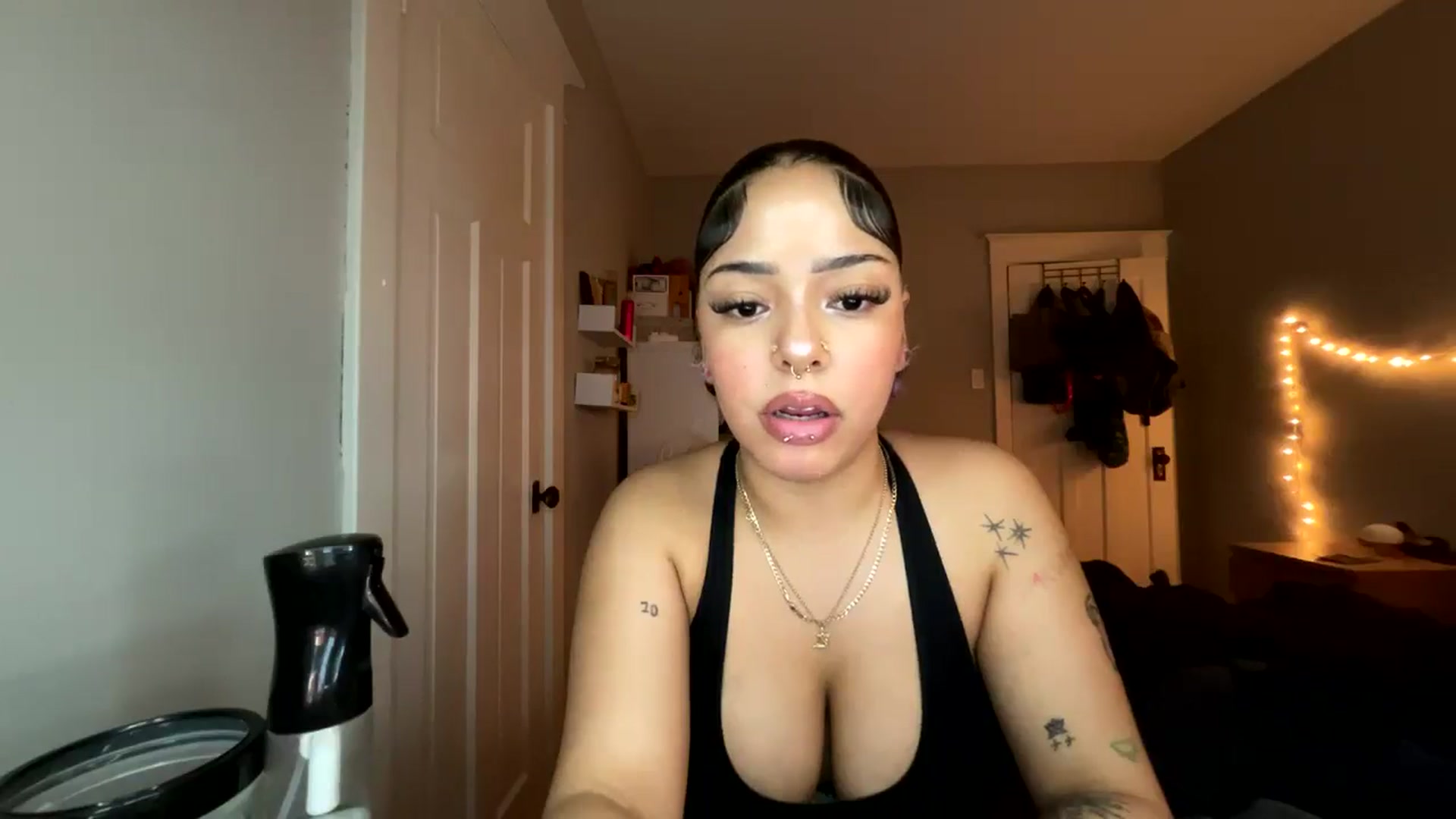 Gallery image thumbnail from MissRaquellk's myfreecams stream on, 01/21/2025, 23:13 image 18 of 20