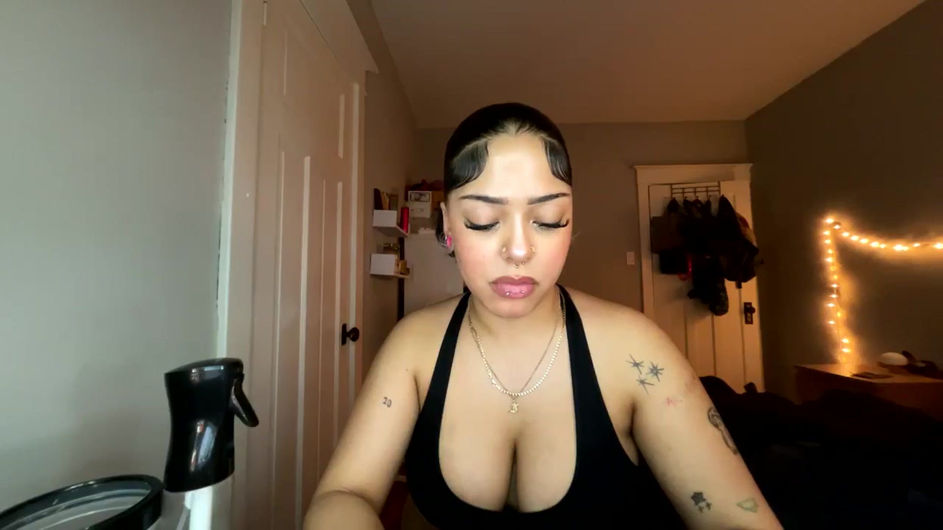 Gallery image thumbnail from MissRaquellk's myfreecams stream on, 01/21/2025, 23:13 image 8 of 20