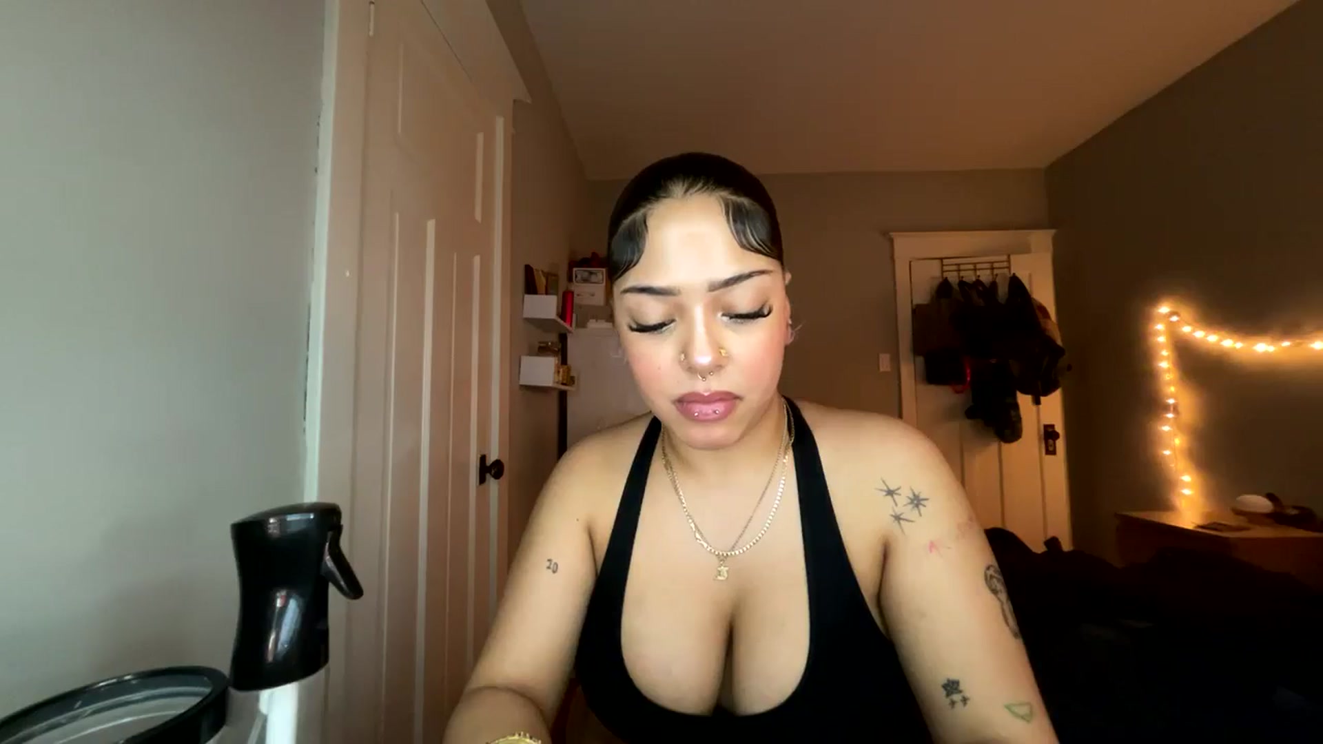 Gallery image thumbnail from MissRaquellk's myfreecams stream on, 01/21/2025, 23:13 image 6 of 20