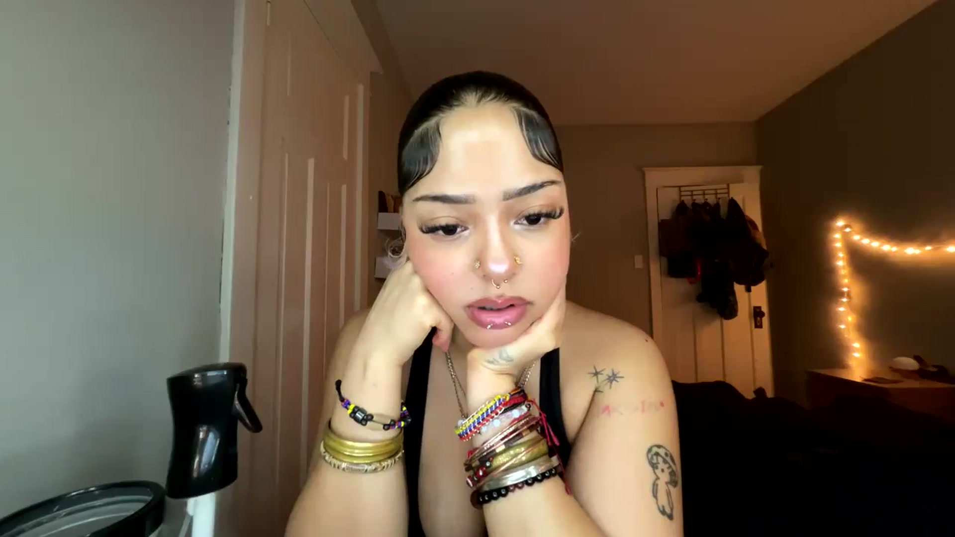 Gallery image thumbnail from MissRaquellk's myfreecams stream on, 01/21/2025, 23:13 image 12 of 20