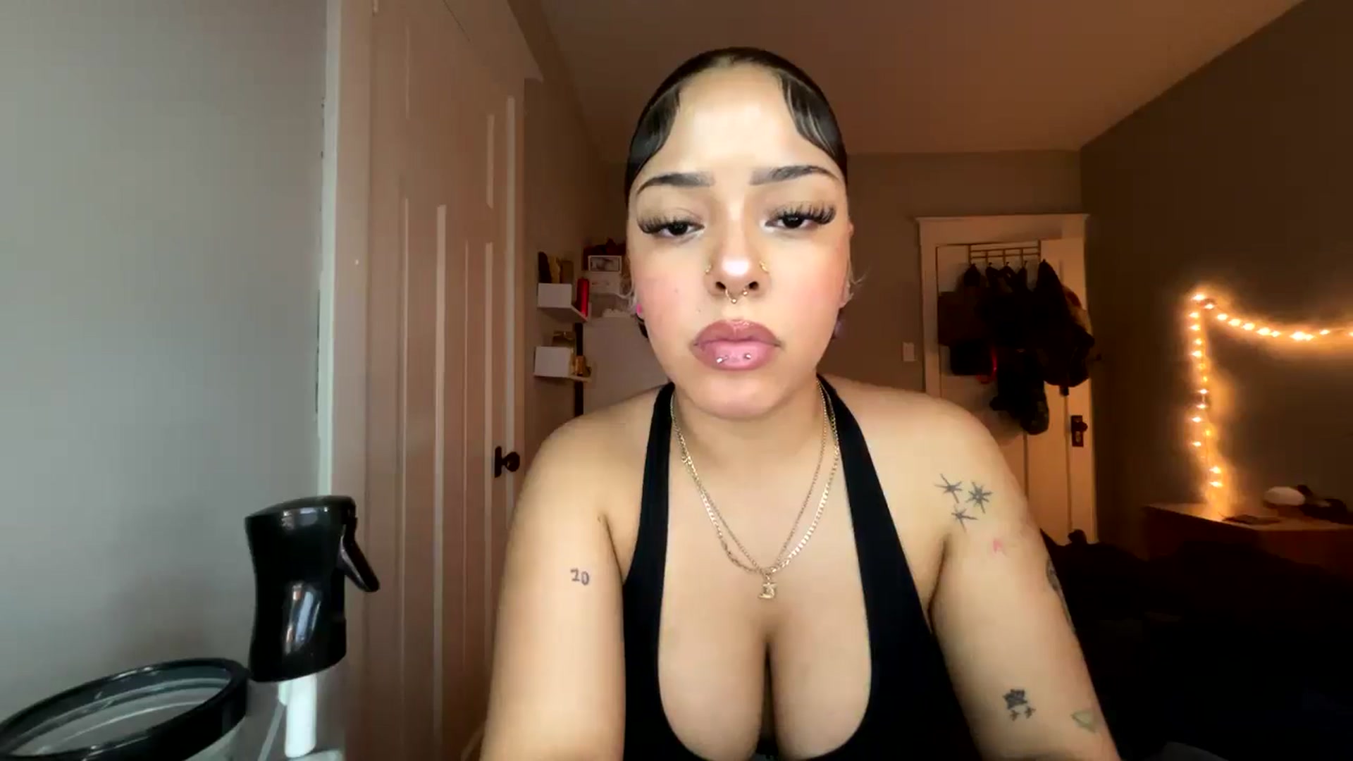 Gallery image thumbnail from MissRaquellk's myfreecams stream on, 01/21/2025, 23:13 image 16 of 20