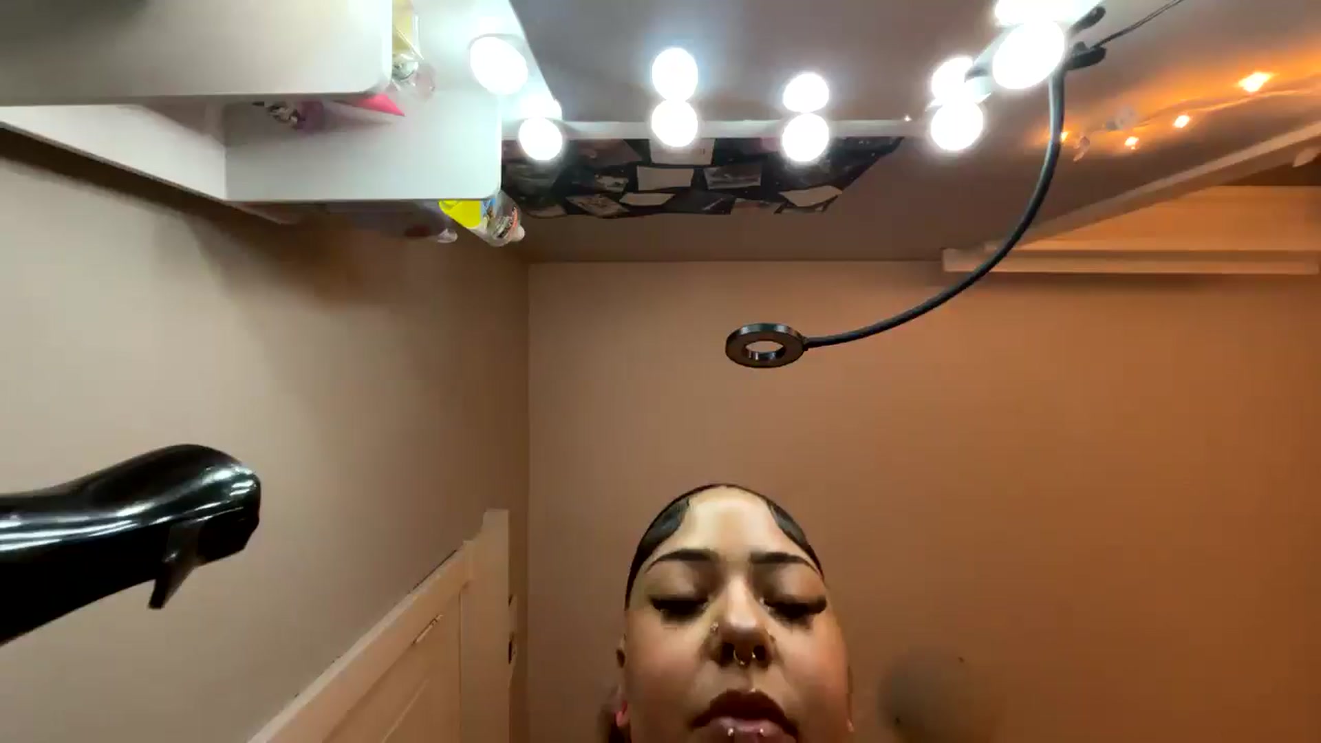 Gallery image thumbnail from MissRaquellk's myfreecams stream on, 01/21/2025, 23:13 image 19 of 20