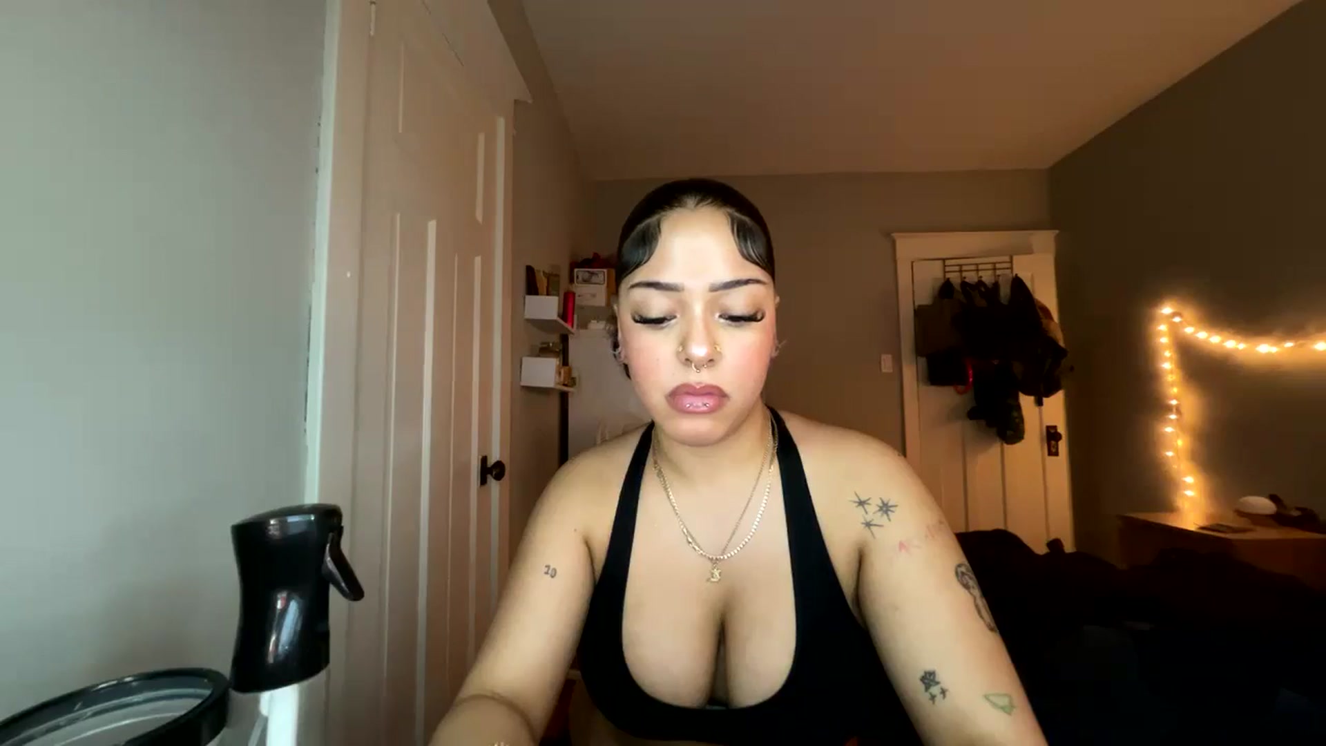 Gallery image thumbnail from MissRaquellk's myfreecams stream on, 01/21/2025, 23:13 image 4 of 20