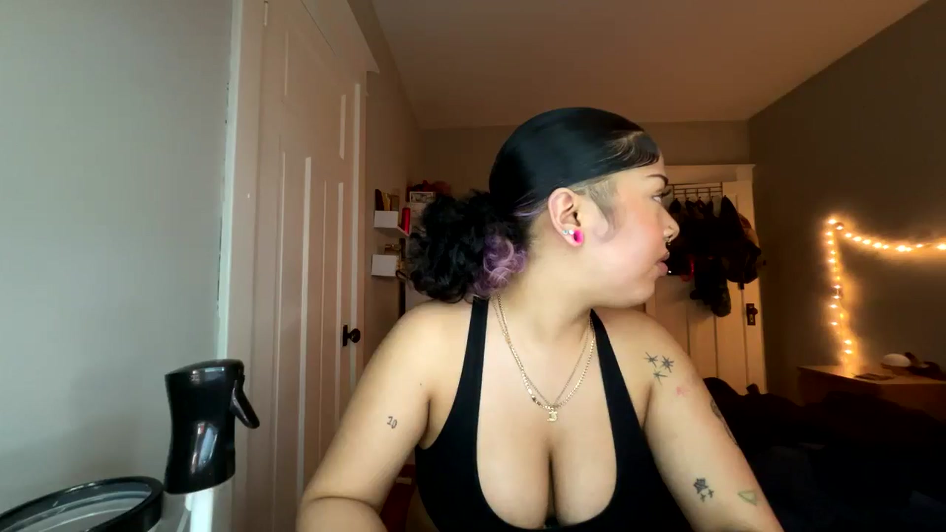 Gallery image thumbnail from MissRaquellk's myfreecams stream on, 01/21/2025, 23:13 image 9 of 20
