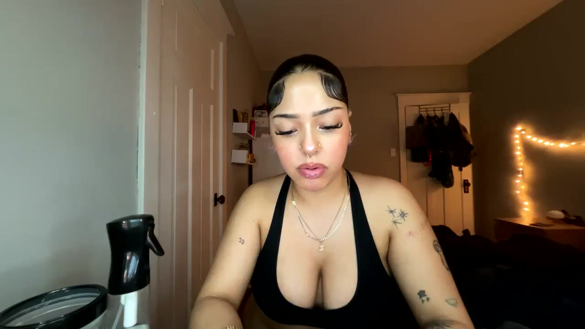 Gallery image thumbnail from MissRaquellk's myfreecams stream on, 01/21/2025, 23:13 image 14 of 20