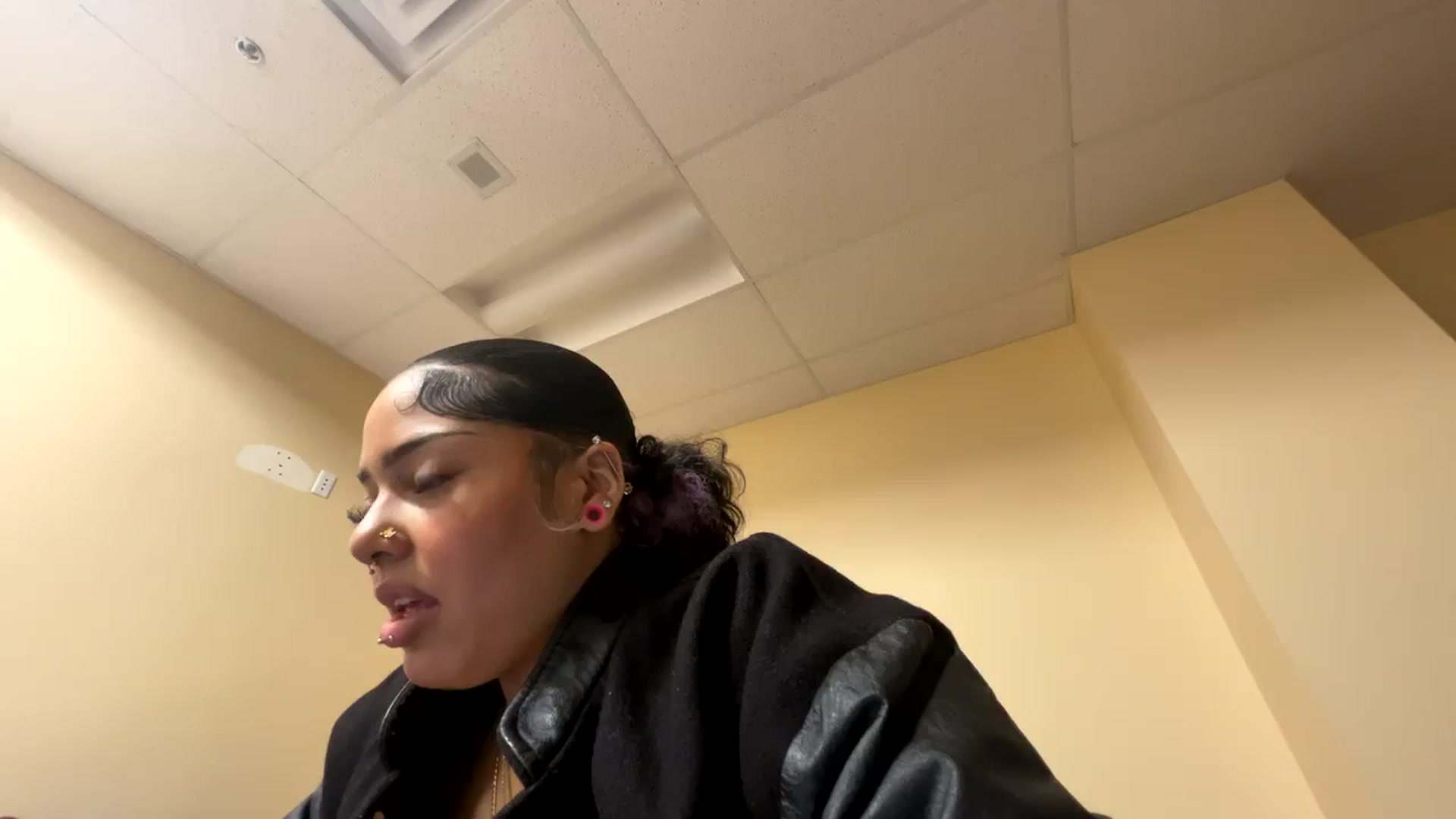 Gallery image thumbnail from MissRaquellk's myfreecams stream on, 01/22/2025, 18:06 image 20 of 20