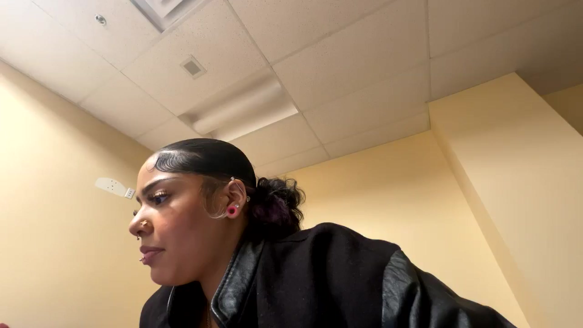 Gallery image thumbnail from MissRaquellk's myfreecams stream on, 01/22/2025, 18:06 image 18 of 20
