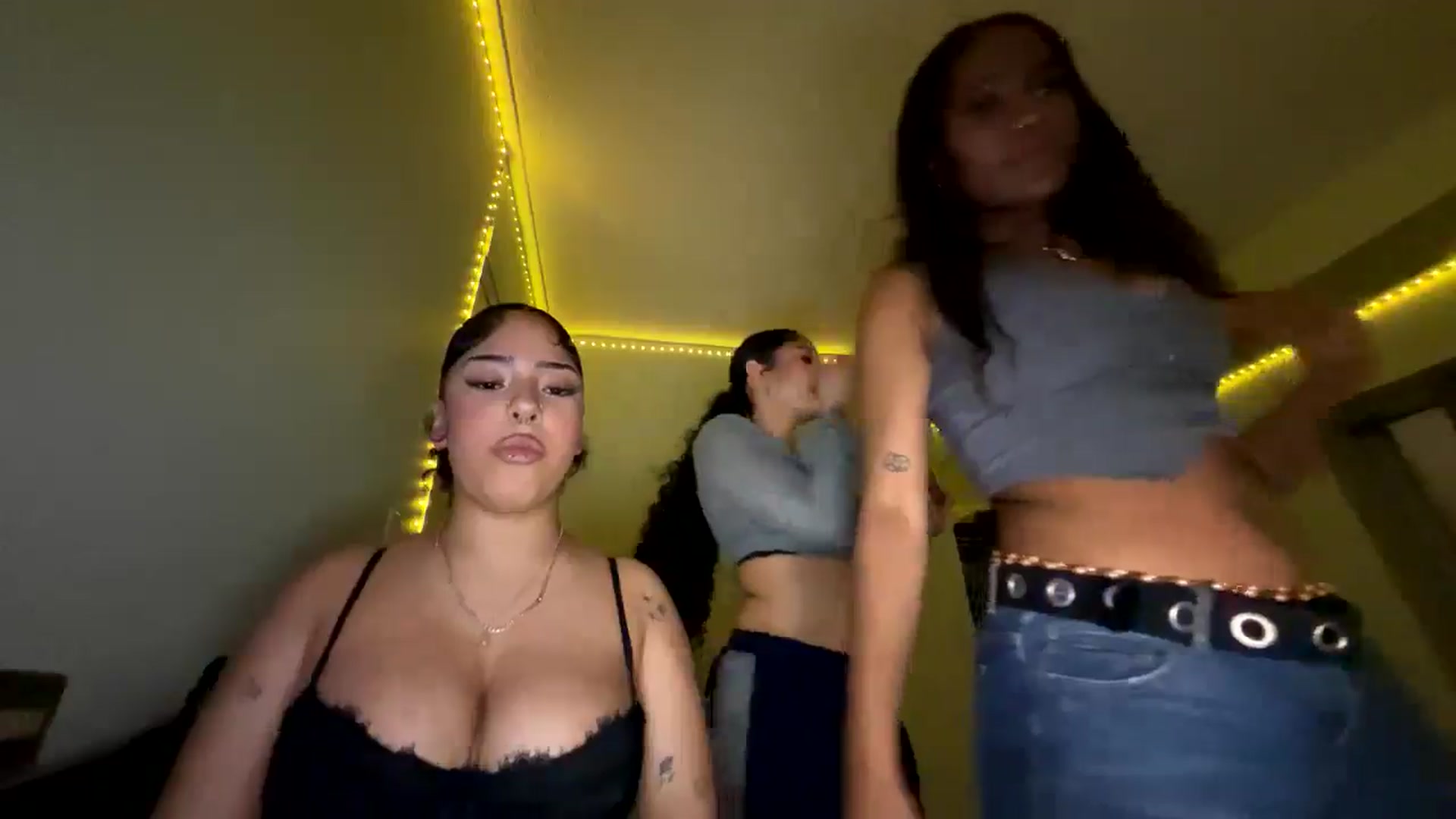 Gallery image thumbnail from MissRaquellk's myfreecams stream on, 01/26/2025, 03:35 image 12 of 20