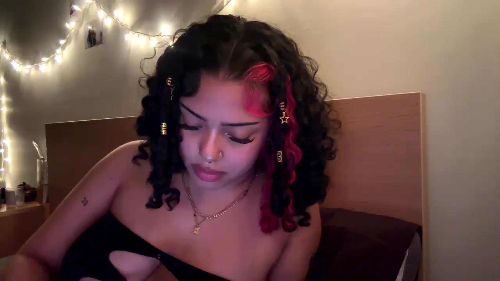 Gallery image thumbnail from MissRaquellk's myfreecams stream on, 04/18/2025, 08:02 image 18 of 20