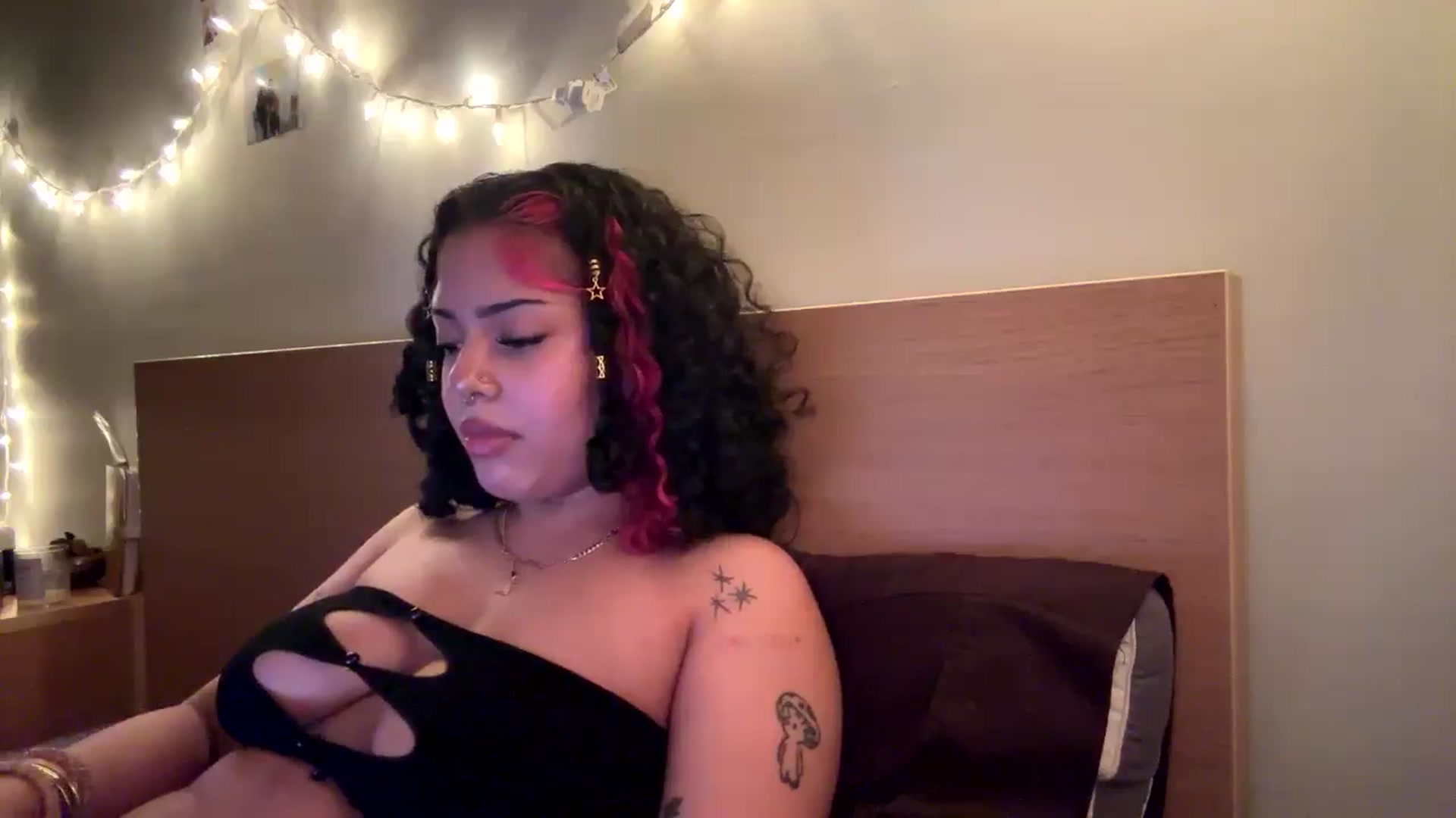 Gallery image thumbnail from MissRaquellk's myfreecams stream on, 04/18/2025, 08:02 image 10 of 20