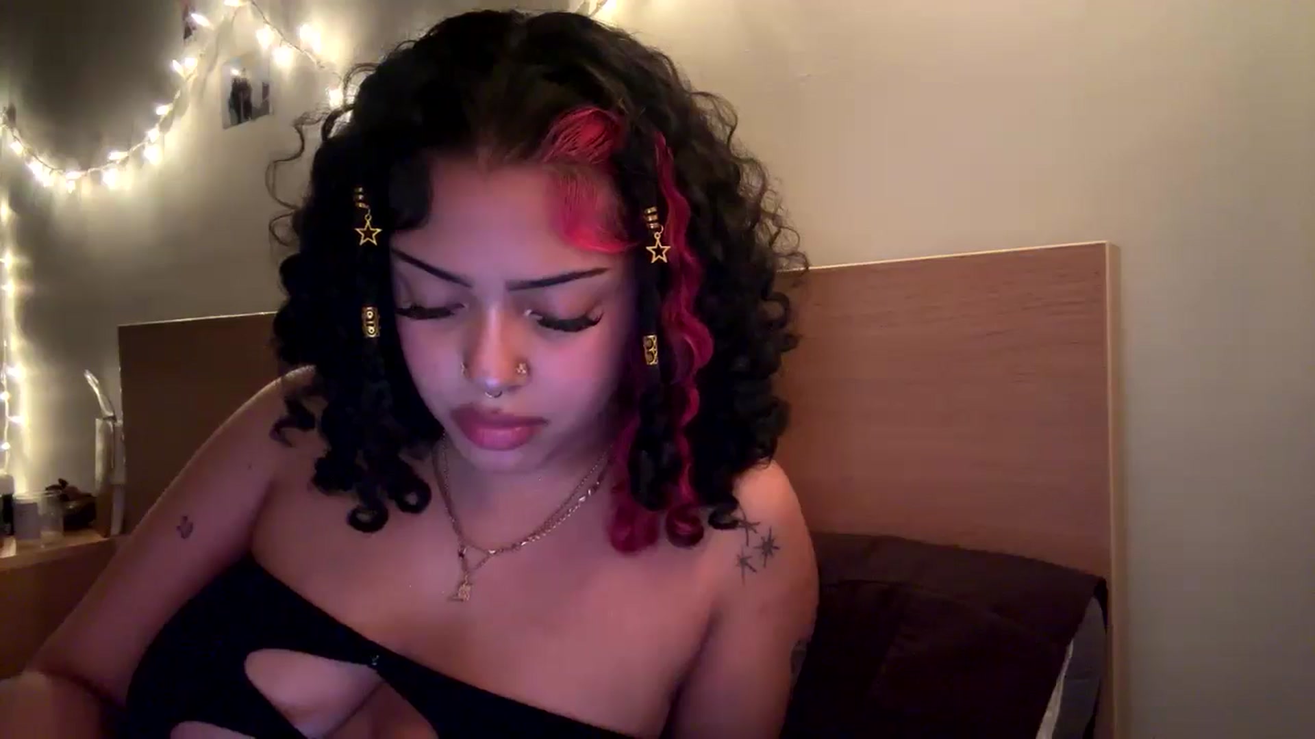 Gallery image thumbnail from MissRaquellk's myfreecams stream on, 04/18/2025, 08:02 image 17 of 20