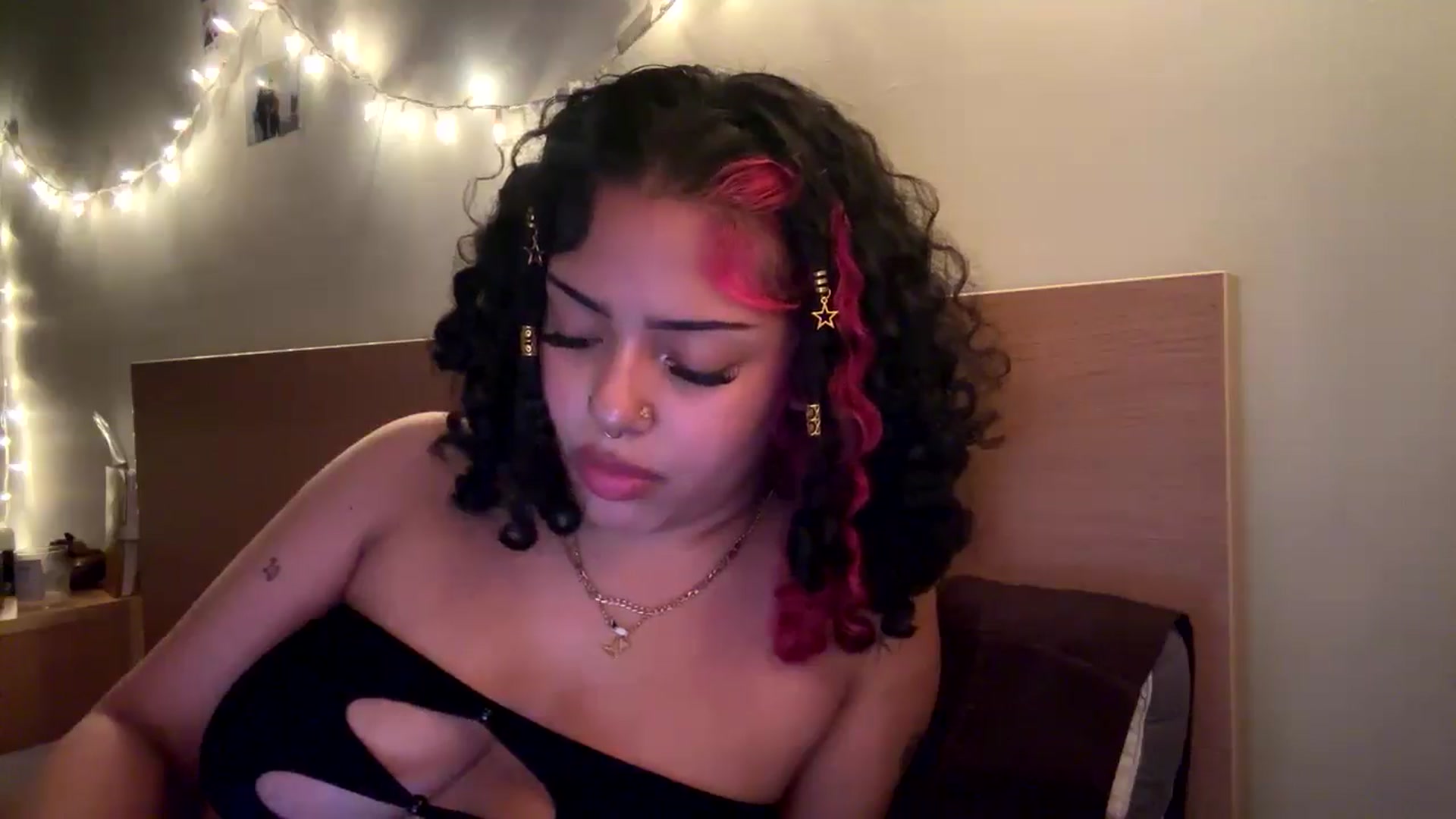Gallery image thumbnail from MissRaquellk's myfreecams stream on, 04/18/2025, 08:02 image 9 of 20