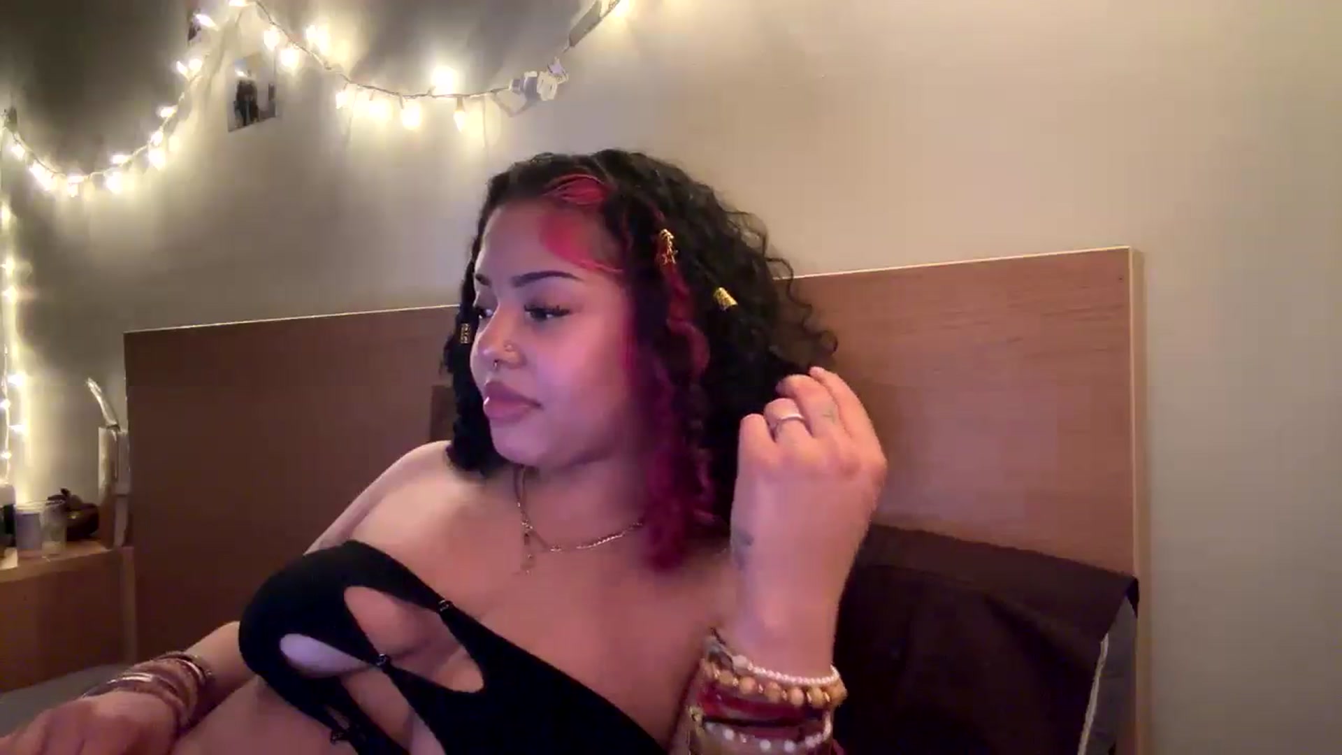 Gallery image thumbnail from MissRaquellk's myfreecams stream on, 04/18/2025, 08:02 image 19 of 20