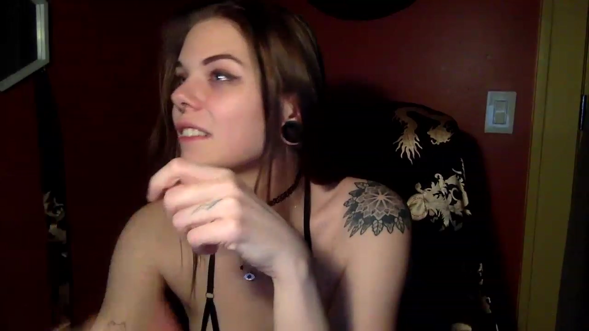 Gallery image thumbnail from MissRavenX's myfreecams stream on, 12/31/2022, 10:05 image 2 of 20