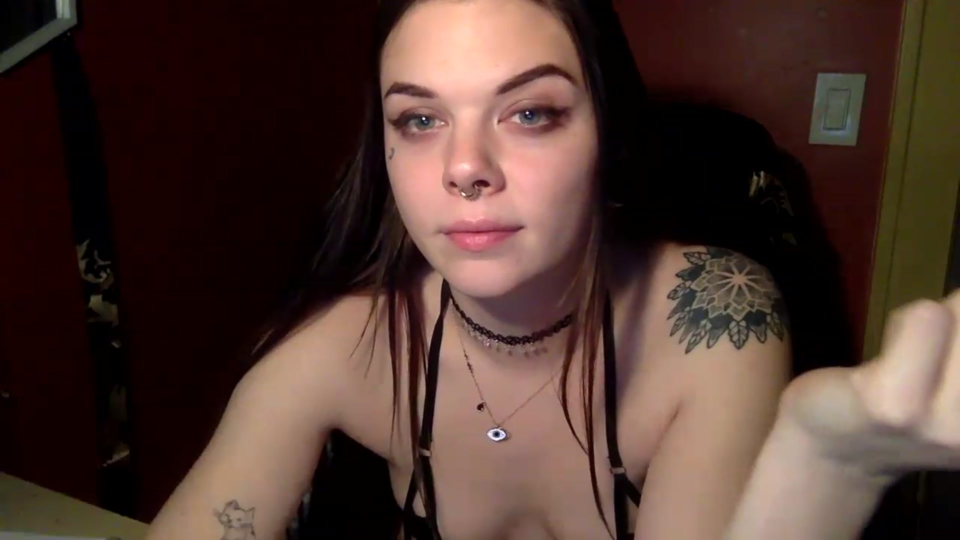 Gallery image thumbnail from MissRavenX's myfreecams stream on, 12/31/2022, 10:05 image 17 of 20