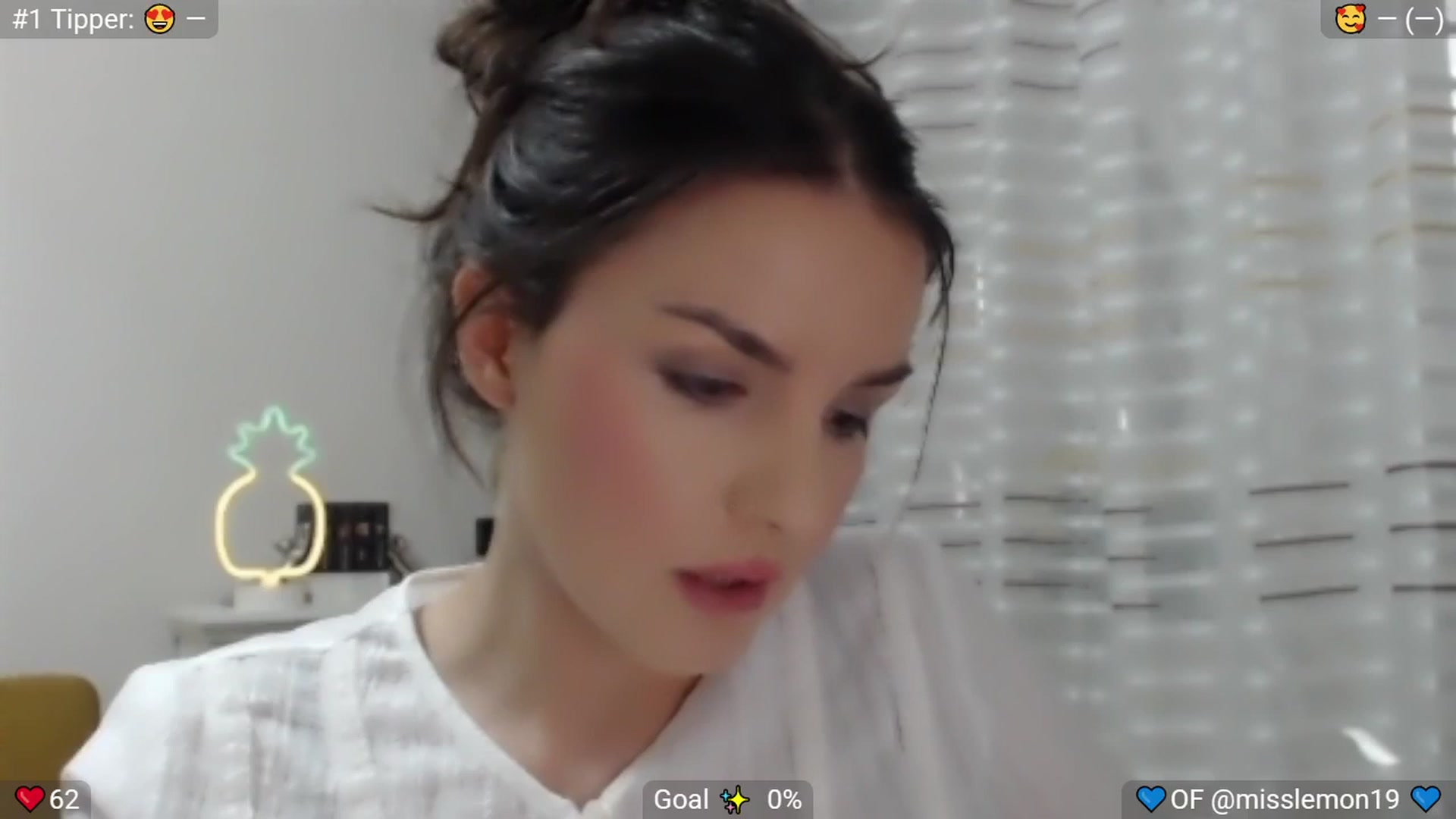 Gallery image thumbnail from MissReno's myfreecams stream on, 08/14/2025, 16:33 image 4 of 20