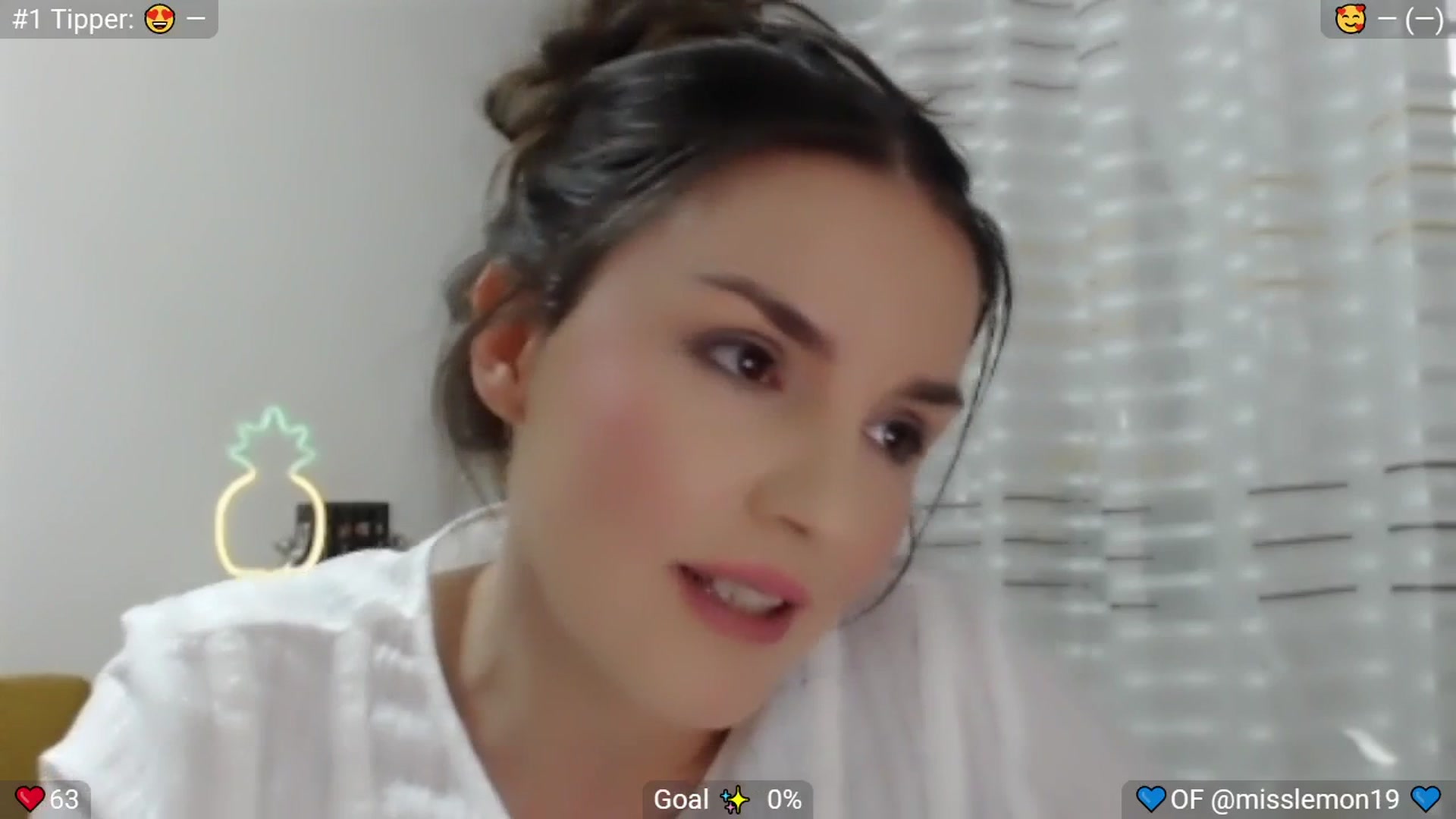 Gallery image thumbnail from MissReno's myfreecams stream on, 08/14/2025, 16:33 image 12 of 20