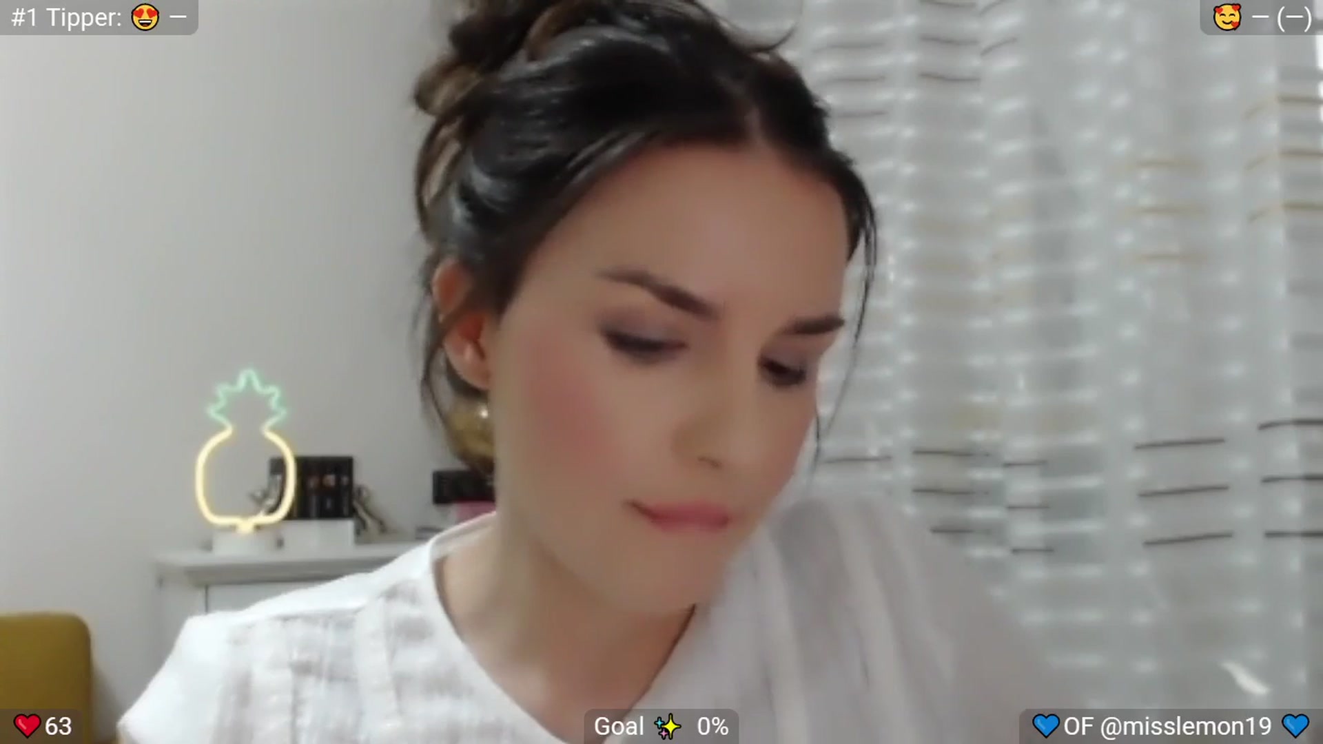 Gallery image thumbnail from MissReno's myfreecams stream on, 08/14/2025, 16:33 image 14 of 20