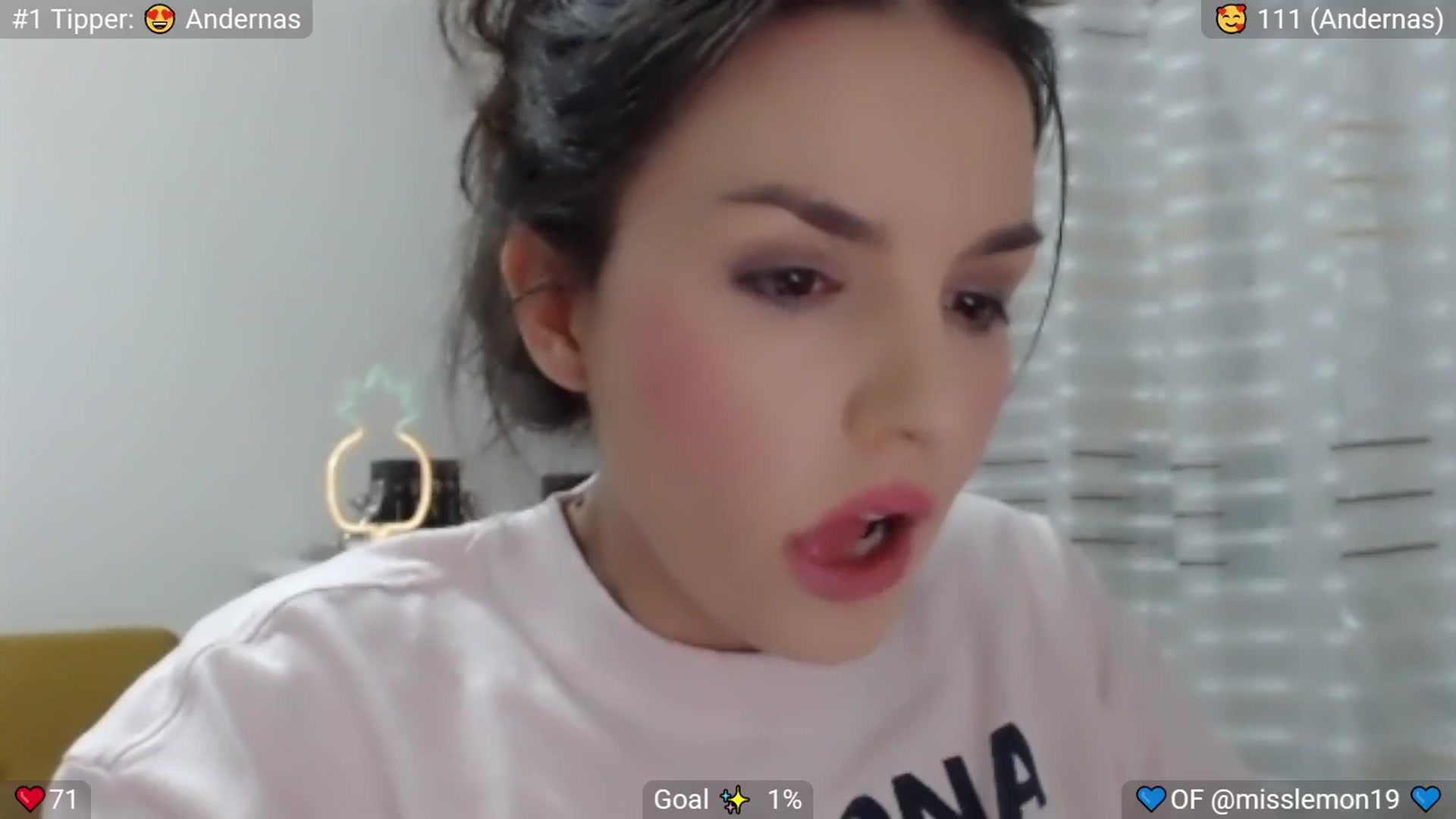 Gallery image thumbnail from MissReno's myfreecams stream on, 08/17/2025, 17:30 image 12 of 20