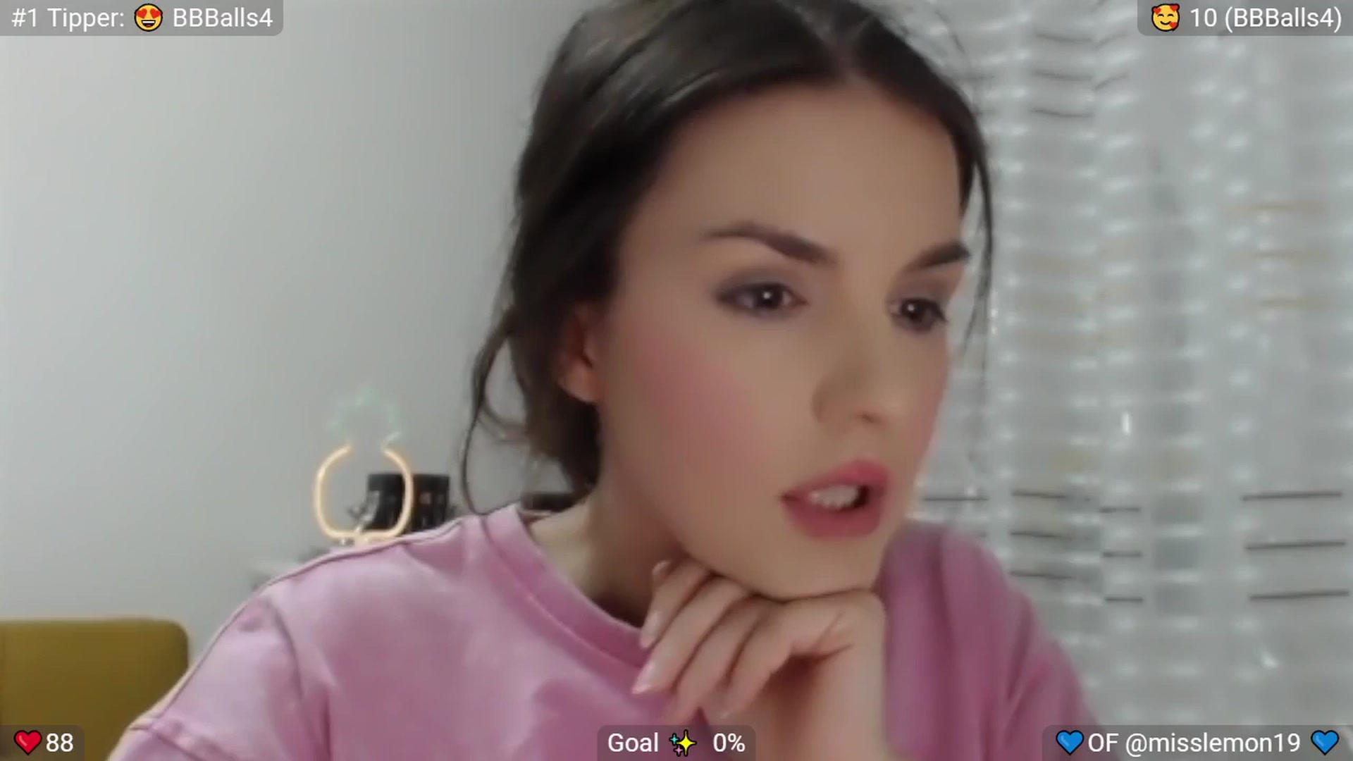 Gallery image thumbnail from MissReno's myfreecams stream on, 08/21/2025, 17:41 image 4 of 20