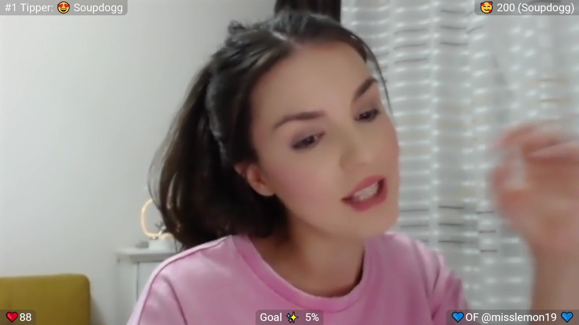 Gallery image thumbnail from MissReno's myfreecams stream on, 08/21/2025, 17:41 image 16 of 20