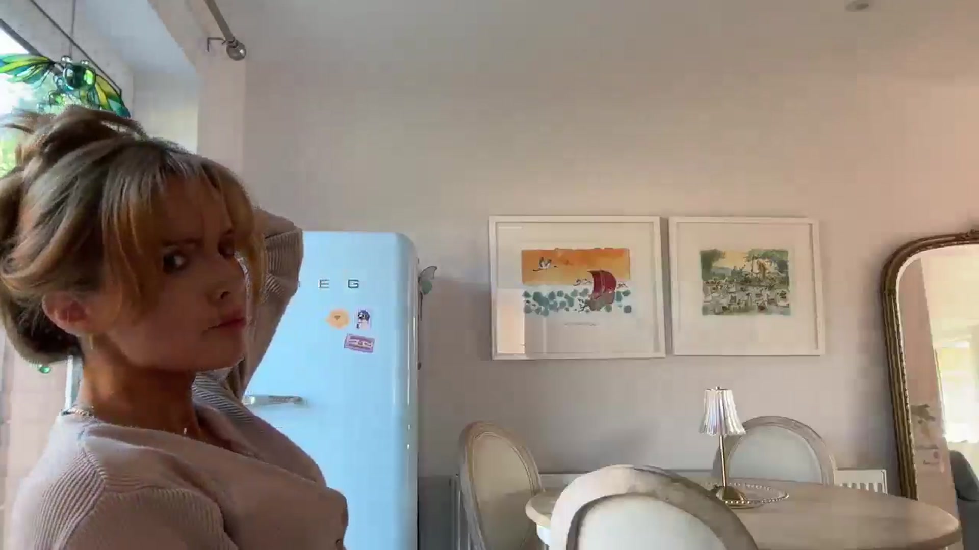 Gallery image thumbnail from MissRobinHood's myfreecams stream on, 06/02/2025, 17:15 image 15 of 20