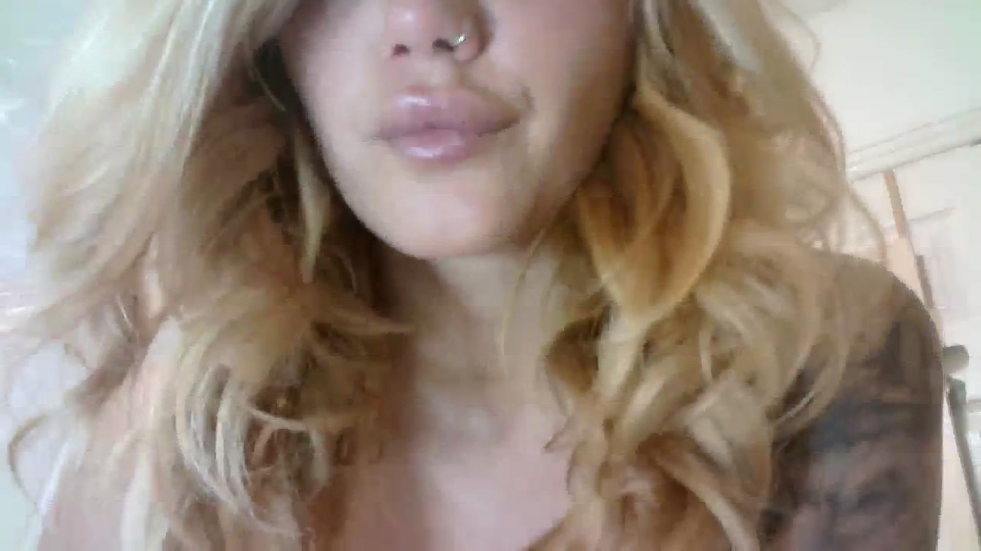 Gallery image thumbnail from MissRose2792's myfreecams stream on, 10/30/2023, 07:25 image 13 of 20