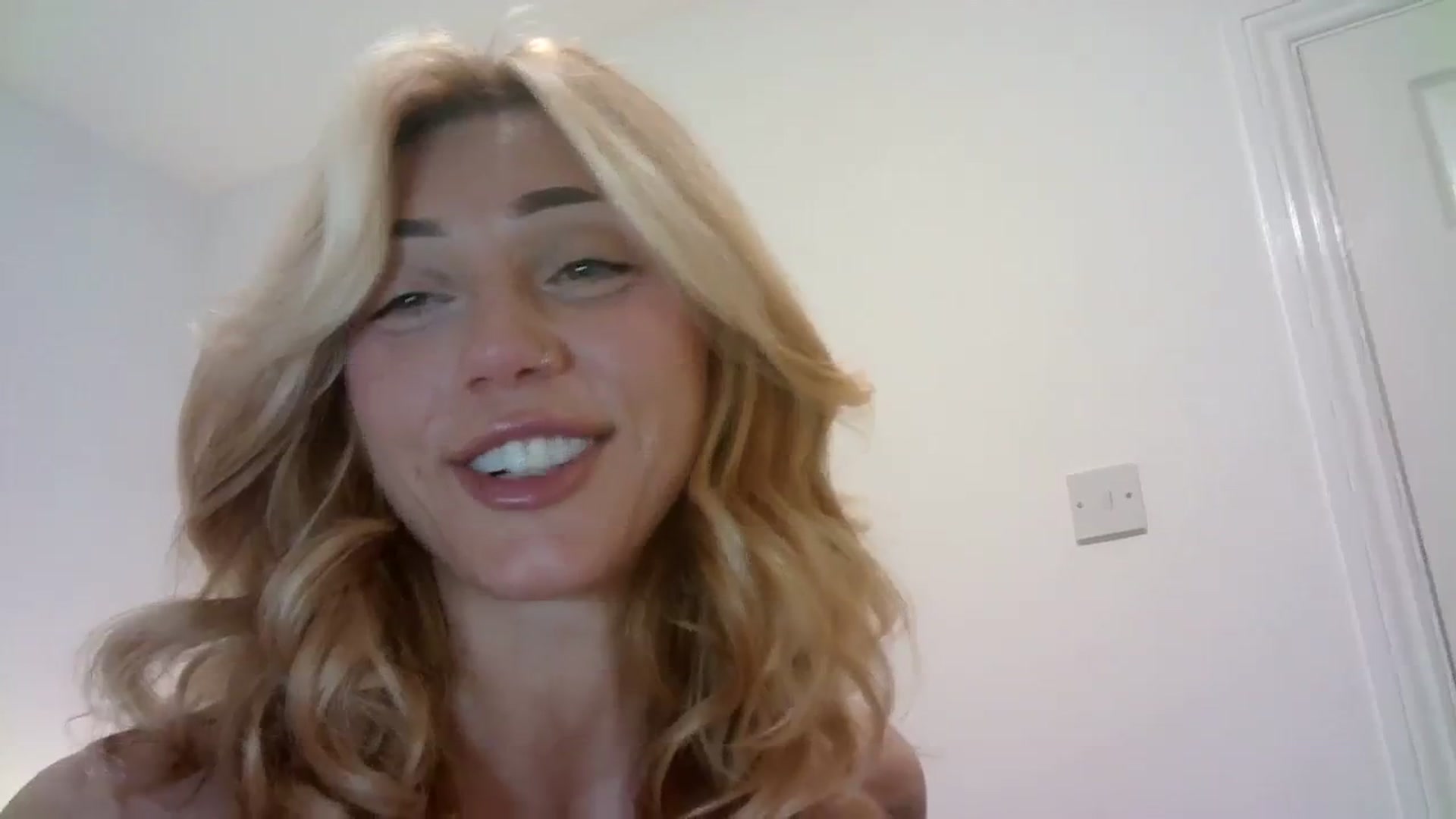 Gallery image thumbnail from MissRose2792's myfreecams stream on, 11/21/2023, 06:40 image 7 of 20