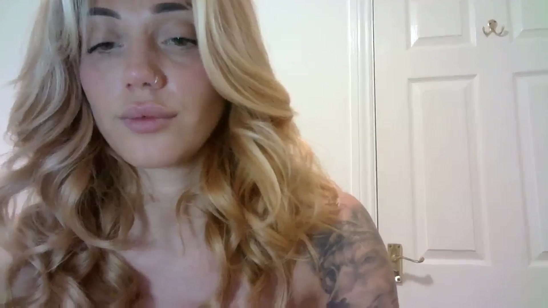 Gallery image thumbnail from MissRose2792's myfreecams stream on, 12/14/2023, 07:29 image 6 of 20