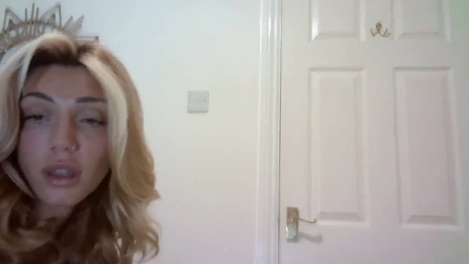 Gallery image thumbnail from MissRose2792's myfreecams stream on, 12/20/2023, 08:22 image 4 of 20